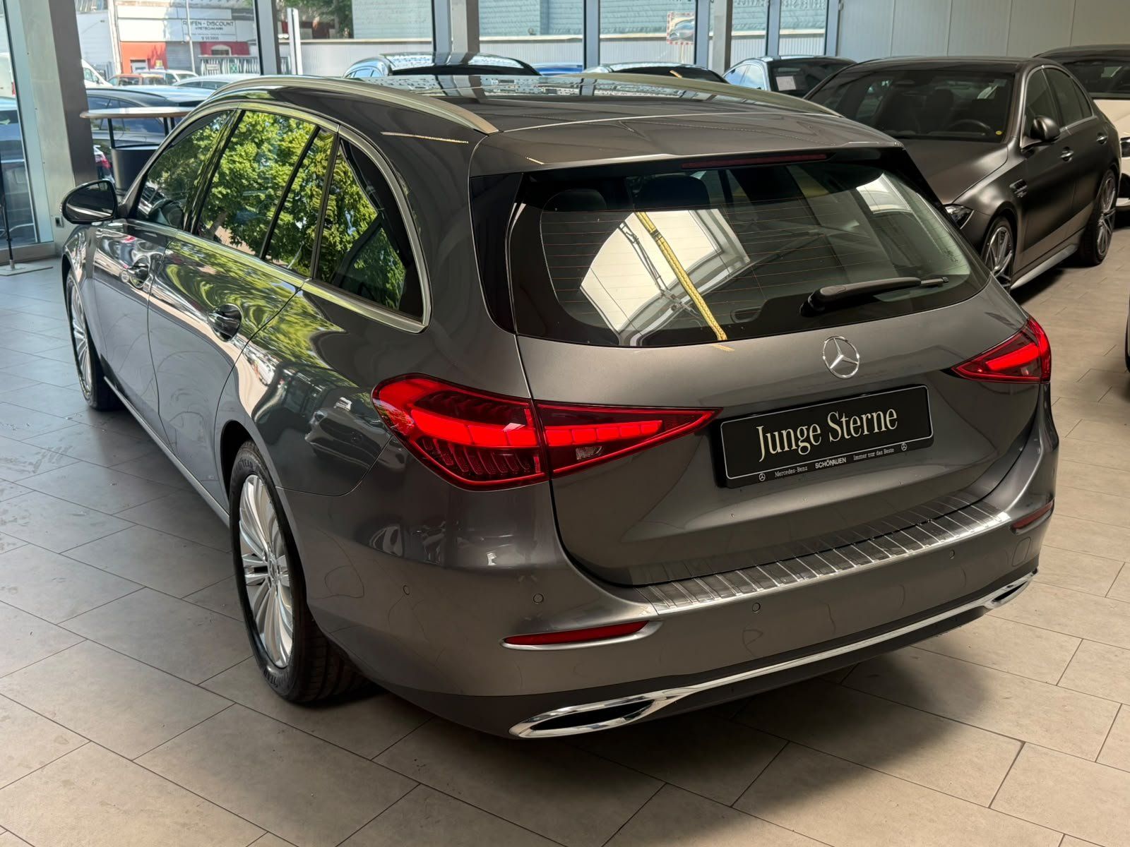 Fahrzeugabbildung Mercedes-Benz C 200d T Avantgarde KAMERA+AHK+TOTW+LED+CARPLAY
