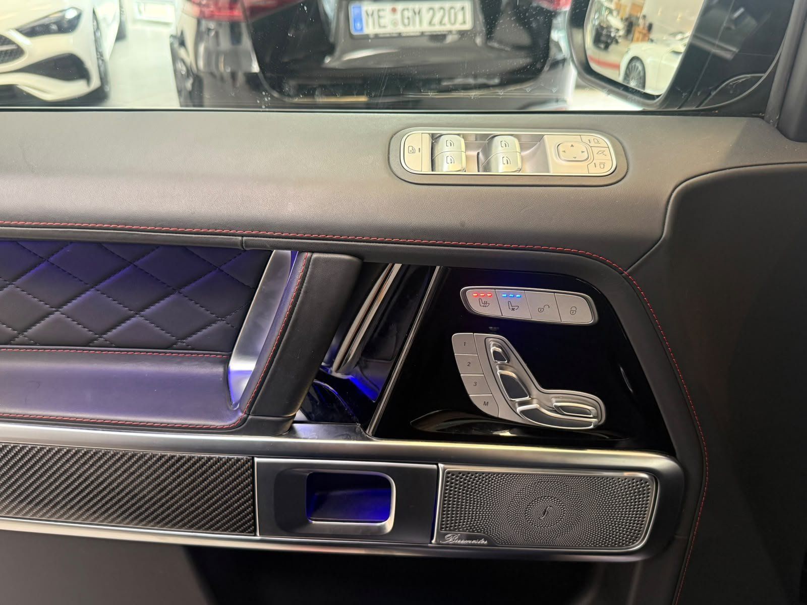 Fahrzeugabbildung Mercedes-Benz G 63 Manufaktur DRIVERS+STDHZ+CARBON+BURM+MBEAM