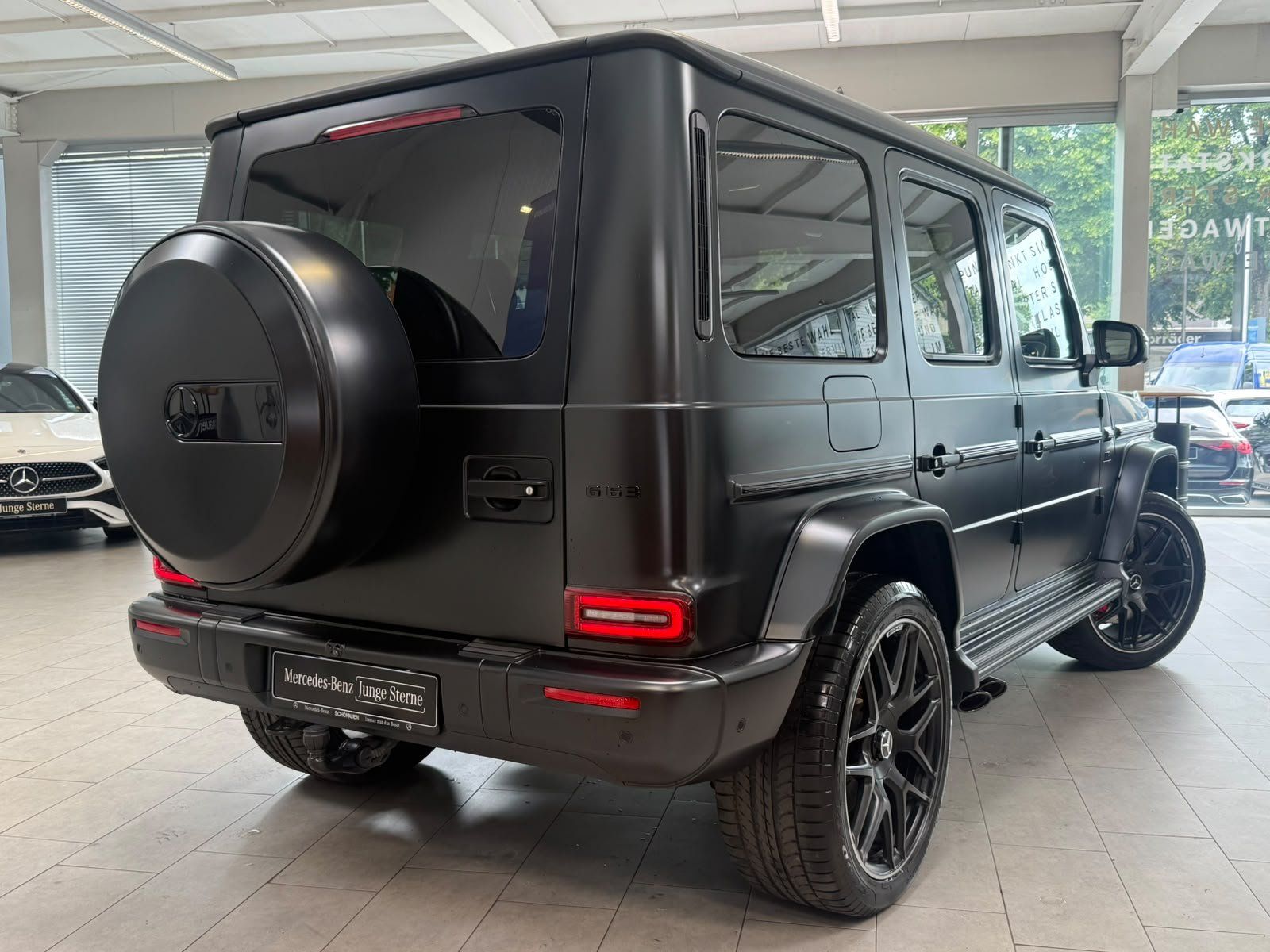 Fahrzeugabbildung Mercedes-Benz G 63 Manufaktur DRIVERS+STDHZ+CARBON+BURM+MBEAM