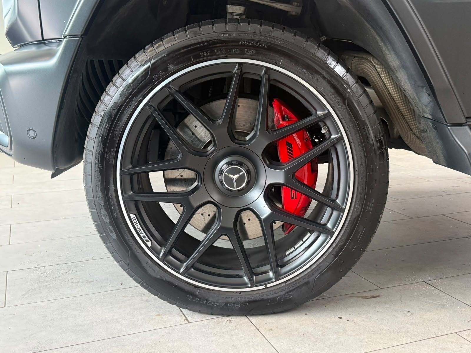 Fahrzeugabbildung Mercedes-Benz G 63 Manufaktur DRIVERS+STDHZ+CARBON+BURM+MBEAM