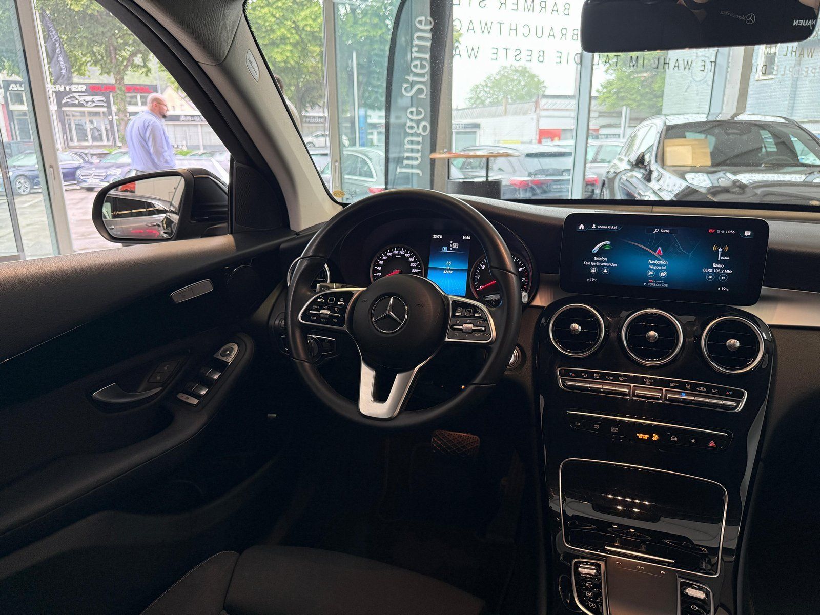 Fahrzeugabbildung Mercedes-Benz GLC 200 4M STDHZ+AHK+KAMERA+CARPLAY+LED+DAB