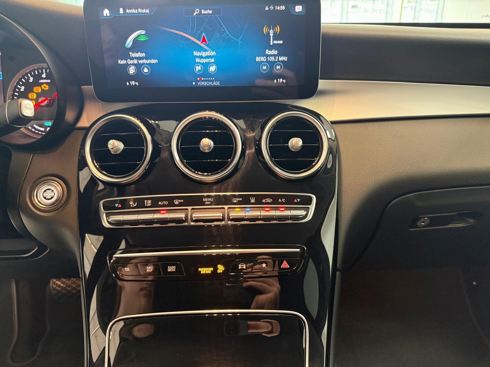 Fahrzeugabbildung Mercedes-Benz GLC 200 4M STDHZ+AHK+KAMERA+CARPLAY+LED+DAB