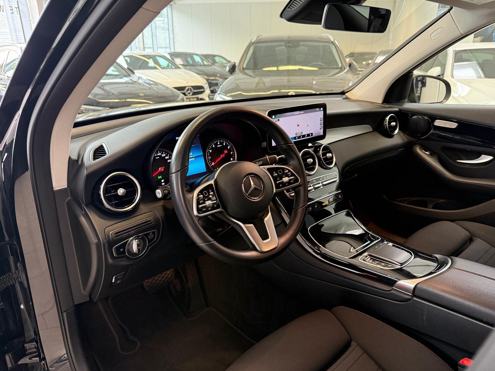 Fahrzeugabbildung Mercedes-Benz GLC 200 4M STDHZ+AHK+KAMERA+CARPLAY+LED+DAB