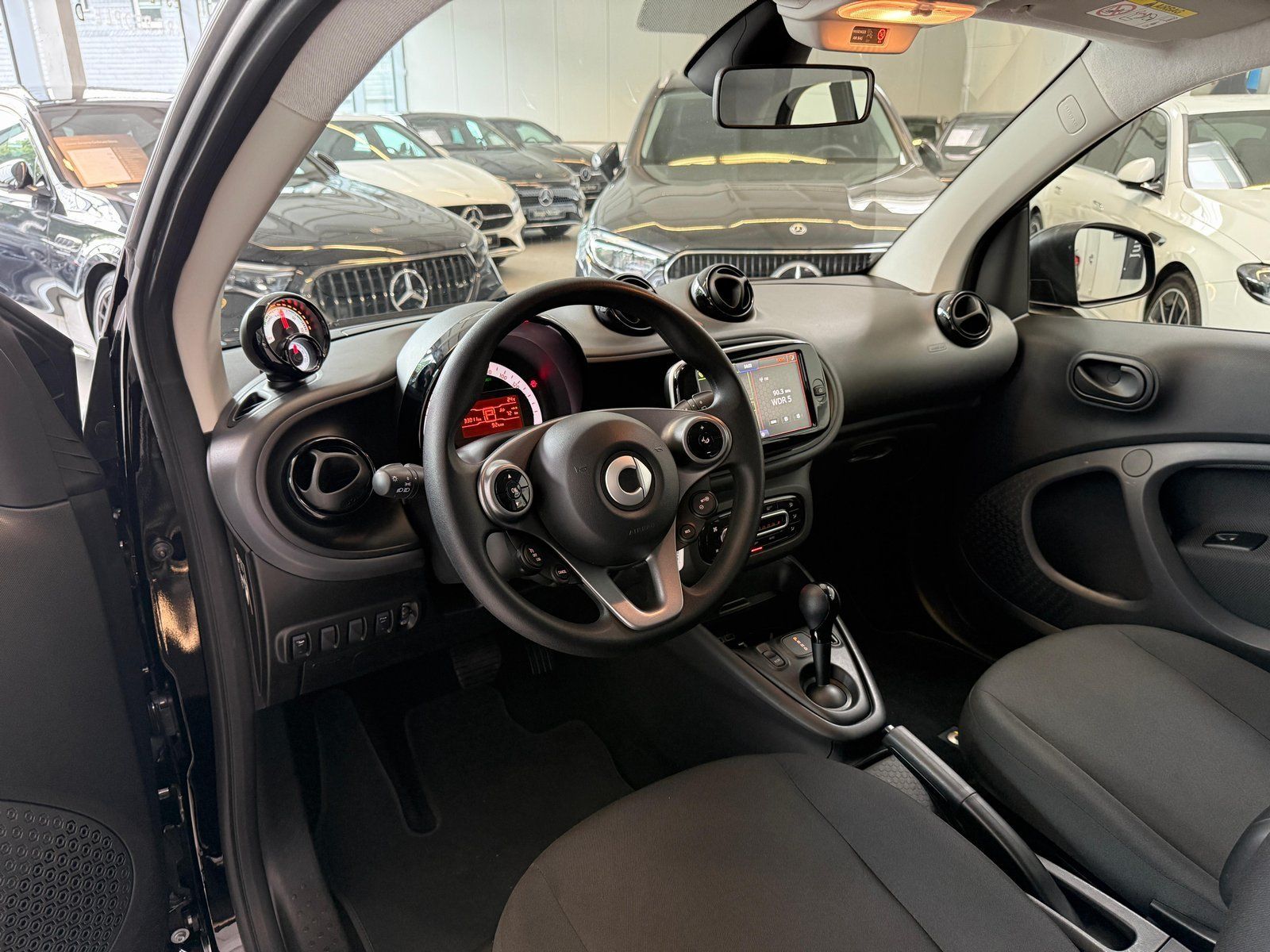 Fahrzeugabbildung Smart EQ fortwo KLIMA+DAB+ALU+TEMPOMAT+EINPARKHILFE