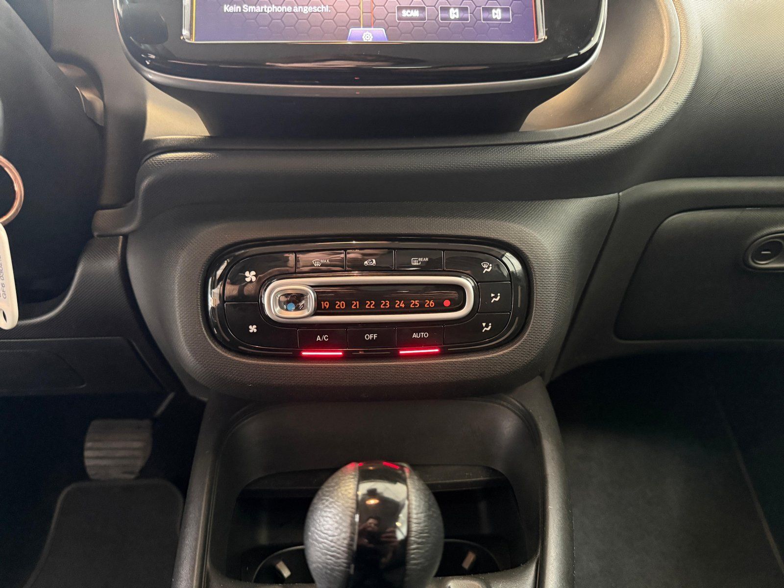 Fahrzeugabbildung Smart EQ fortwo KLIMA+DAB+ALU+TEMPOMAT+EINPARKHILFE