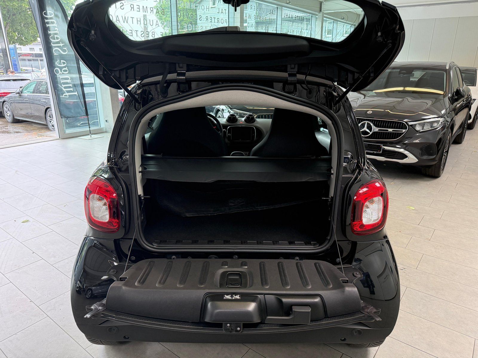 Fahrzeugabbildung Smart EQ fortwo KLIMA+DAB+ALU+TEMPOMAT+EINPARKHILFE