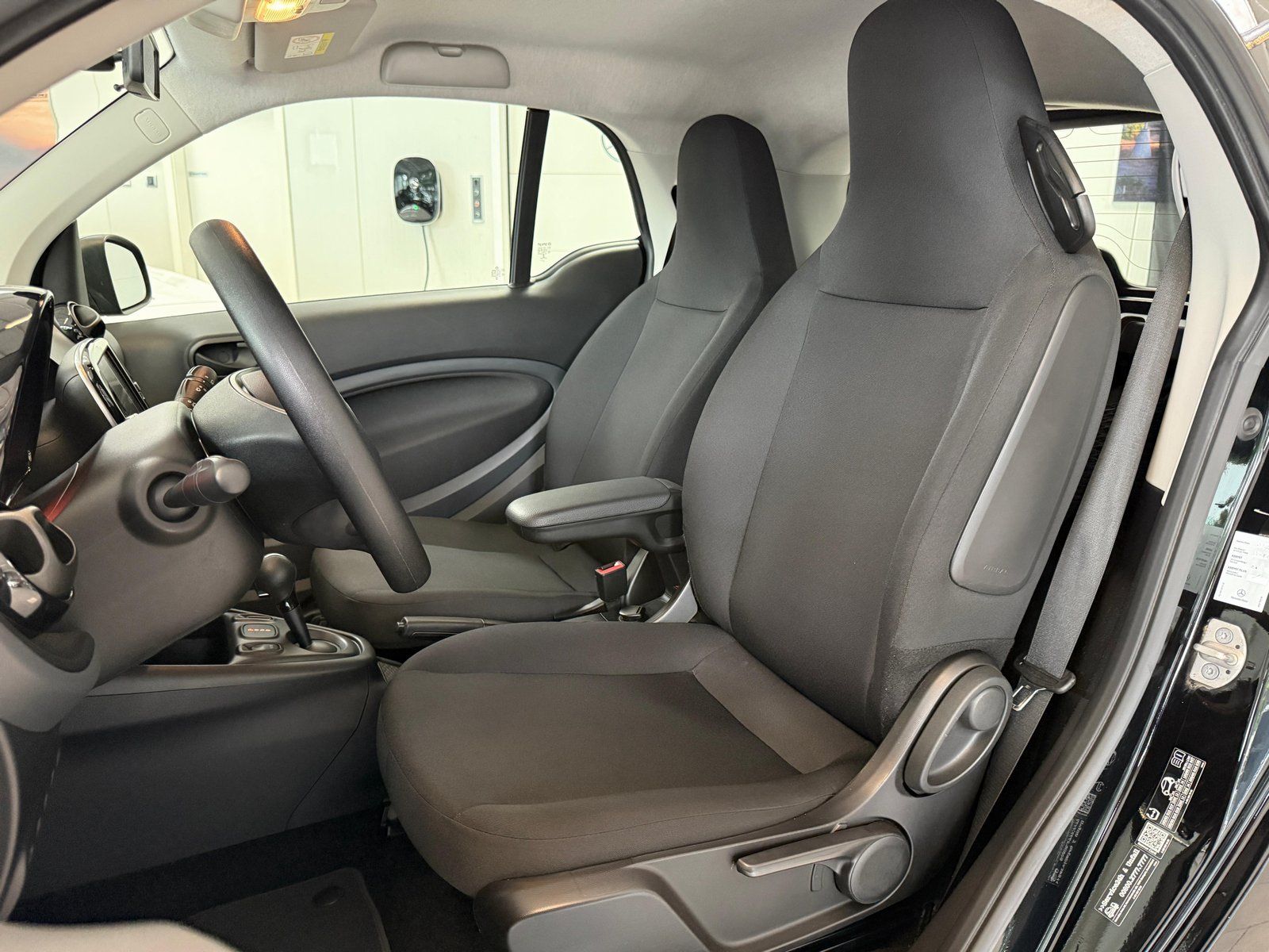 Fahrzeugabbildung Smart EQ fortwo KLIMA+DAB+ALU+TEMPOMAT+EINPARKHILFE