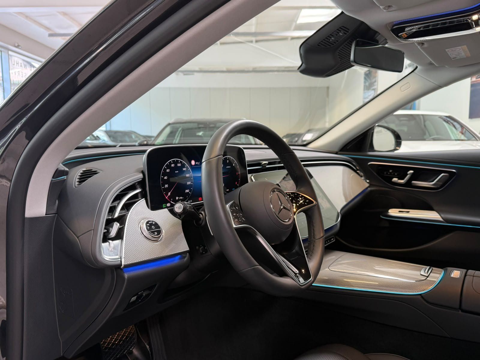 Fahrzeugabbildung Mercedes-Benz E 220 d AVANTGARDE ADV.PLUS+DLIGHT+FAP+360°+KEYL