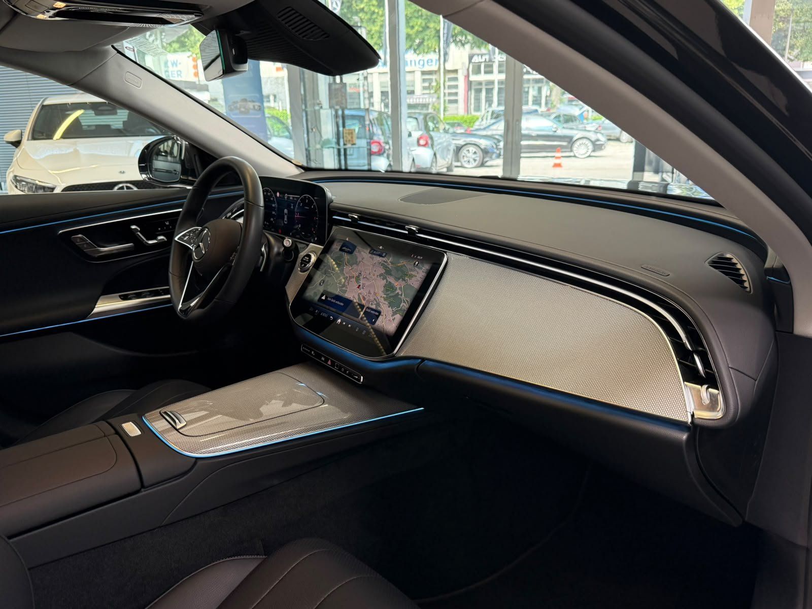 Fahrzeugabbildung Mercedes-Benz E 220 d AVANTGARDE ADV.PLUS+DLIGHT+FAP+360°+KEYL