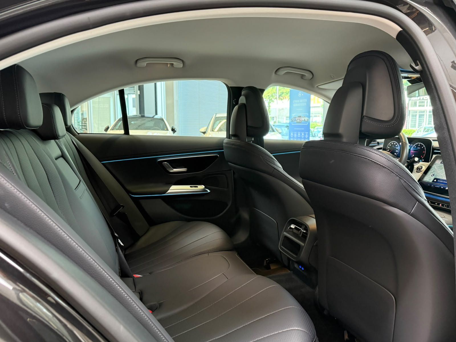 Fahrzeugabbildung Mercedes-Benz E 220 d AVANTGARDE ADV.PLUS+DLIGHT+FAP+360°+KEYL