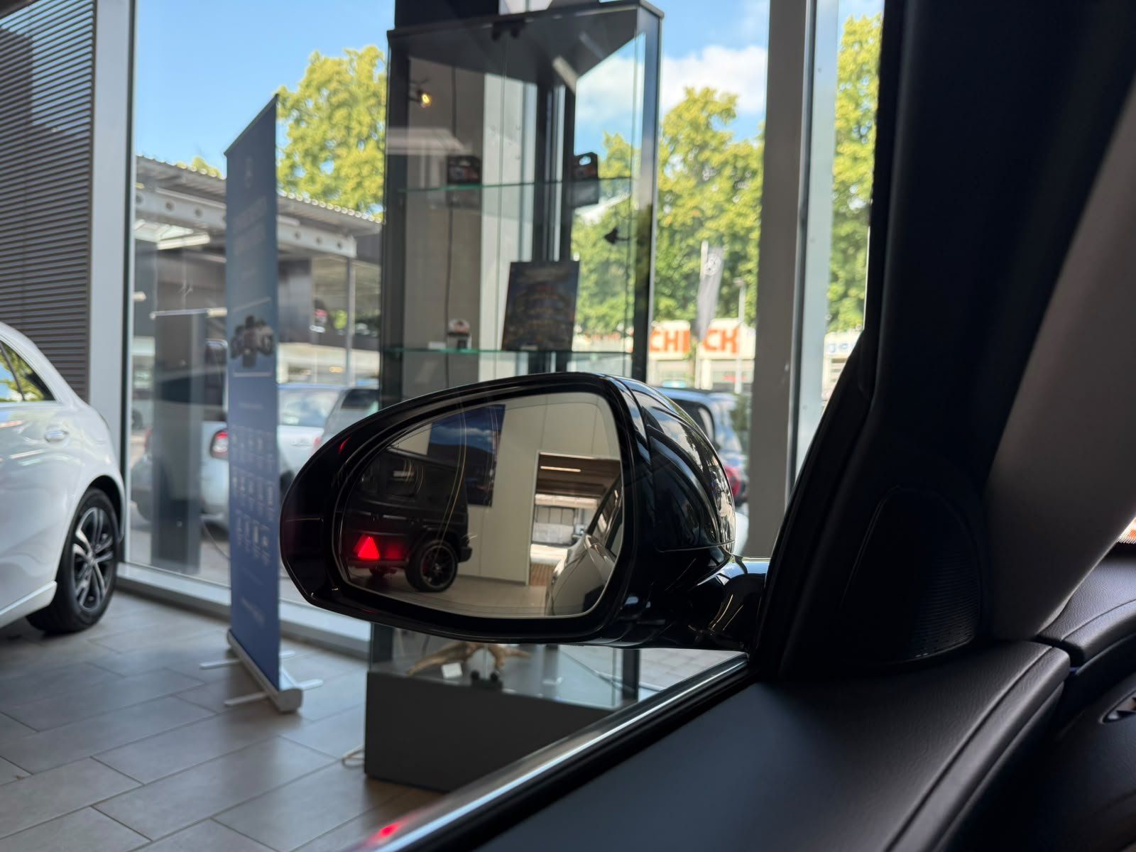 Fahrzeugabbildung Mercedes-Benz E 220 d AVANTGARDE ADV.PLUS+DLIGHT+FAP+360°+KEYL