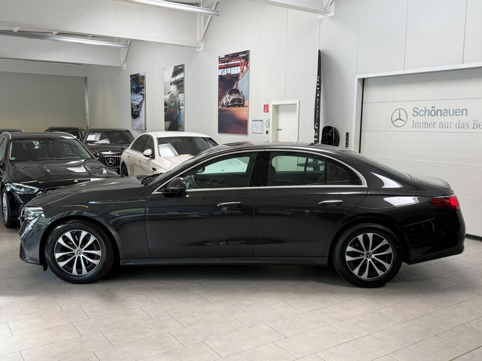Fahrzeugabbildung Mercedes-Benz E 220 d AVANTGARDE ADV.PLUS+DLIGHT+FAP+360°+KEYL