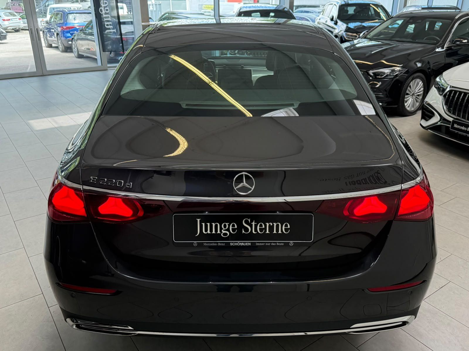 Fahrzeugabbildung Mercedes-Benz E 220 d AVANTGARDE ADV.PLUS+DLIGHT+FAP+360°+KEYL