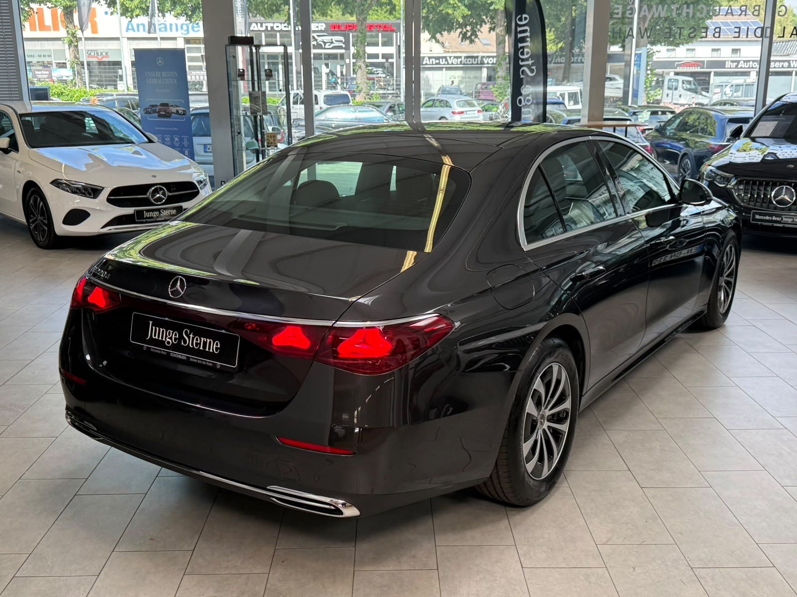 Fahrzeugabbildung Mercedes-Benz E 220 d AVANTGARDE ADV.PLUS+DLIGHT+FAP+360°+KEYL