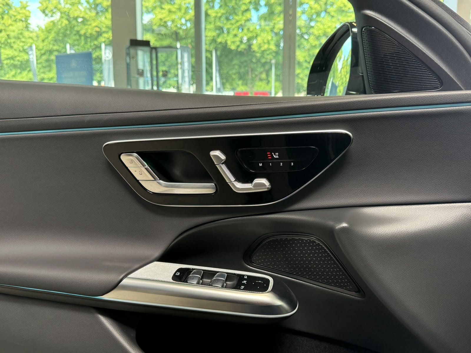 Fahrzeugabbildung Mercedes-Benz E 220 d AVANTGARDE ADV.PLUS+DLIGHT+FAP+360°+KEYL