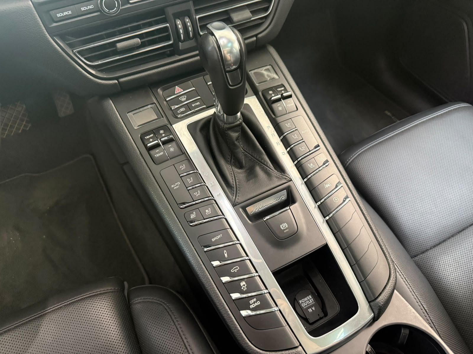 Fahrzeugabbildung Porsche Macan APPROVED MÖGL.+PANO+LUFT+ACC+AHK+SITZKLIMA