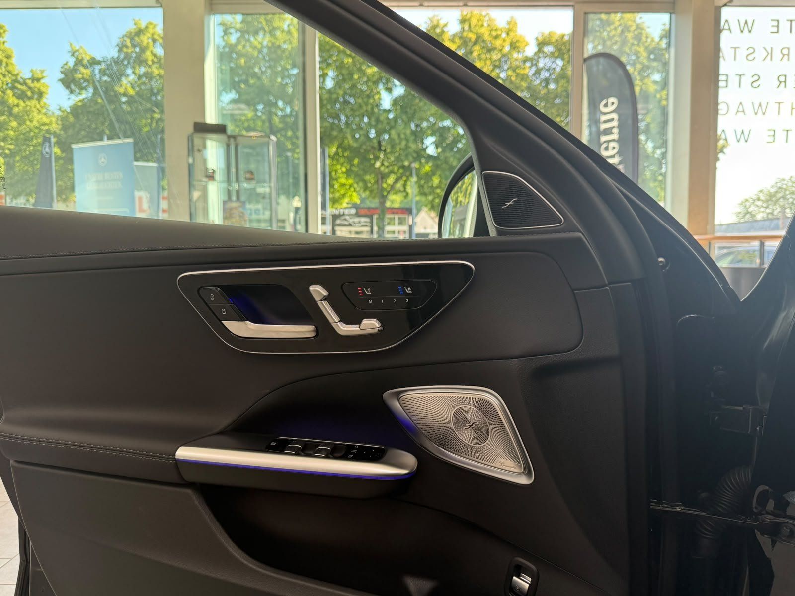 Fahrzeugabbildung Mercedes-Benz C 300 d T AMG+NIGHT+AHK+BURM3D+PANO+19"+STZKLIMA