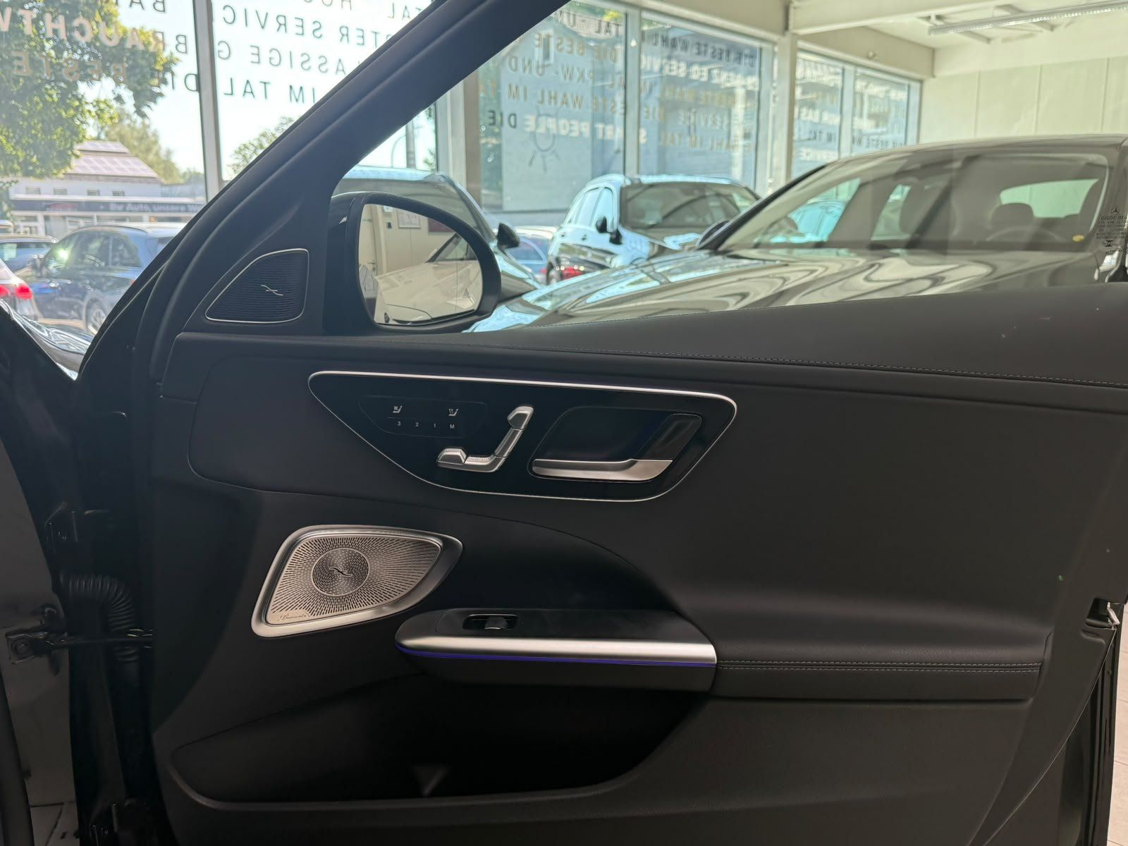 Fahrzeugabbildung Mercedes-Benz C 300 d T AMG+NIGHT+AHK+BURM3D+PANO+19"+STZKLIMA