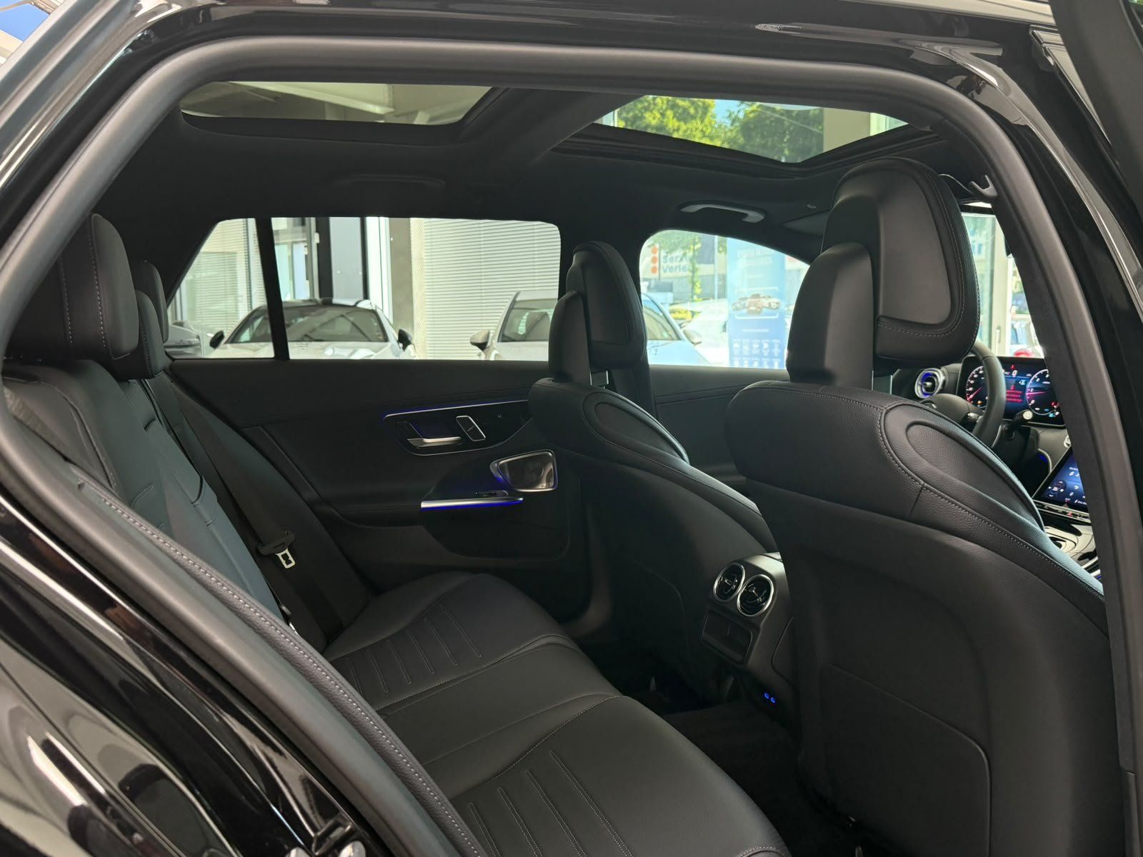 Fahrzeugabbildung Mercedes-Benz C 300 d T AMG+NIGHT+AHK+BURM3D+PANO+19"+STZKLIMA