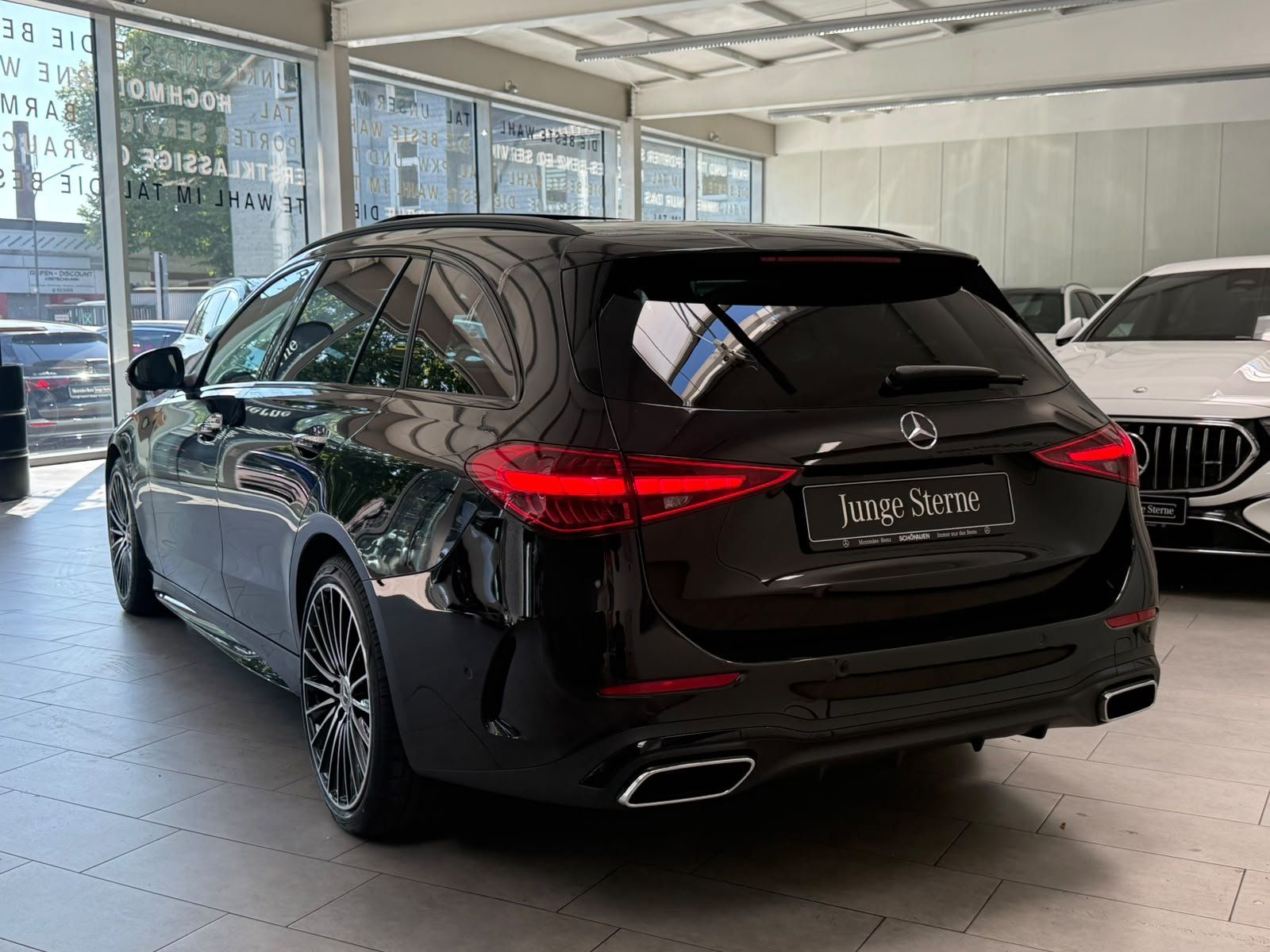 Fahrzeugabbildung Mercedes-Benz C 300 d T AMG+NIGHT+AHK+BURM3D+PANO+19"+STZKLIMA
