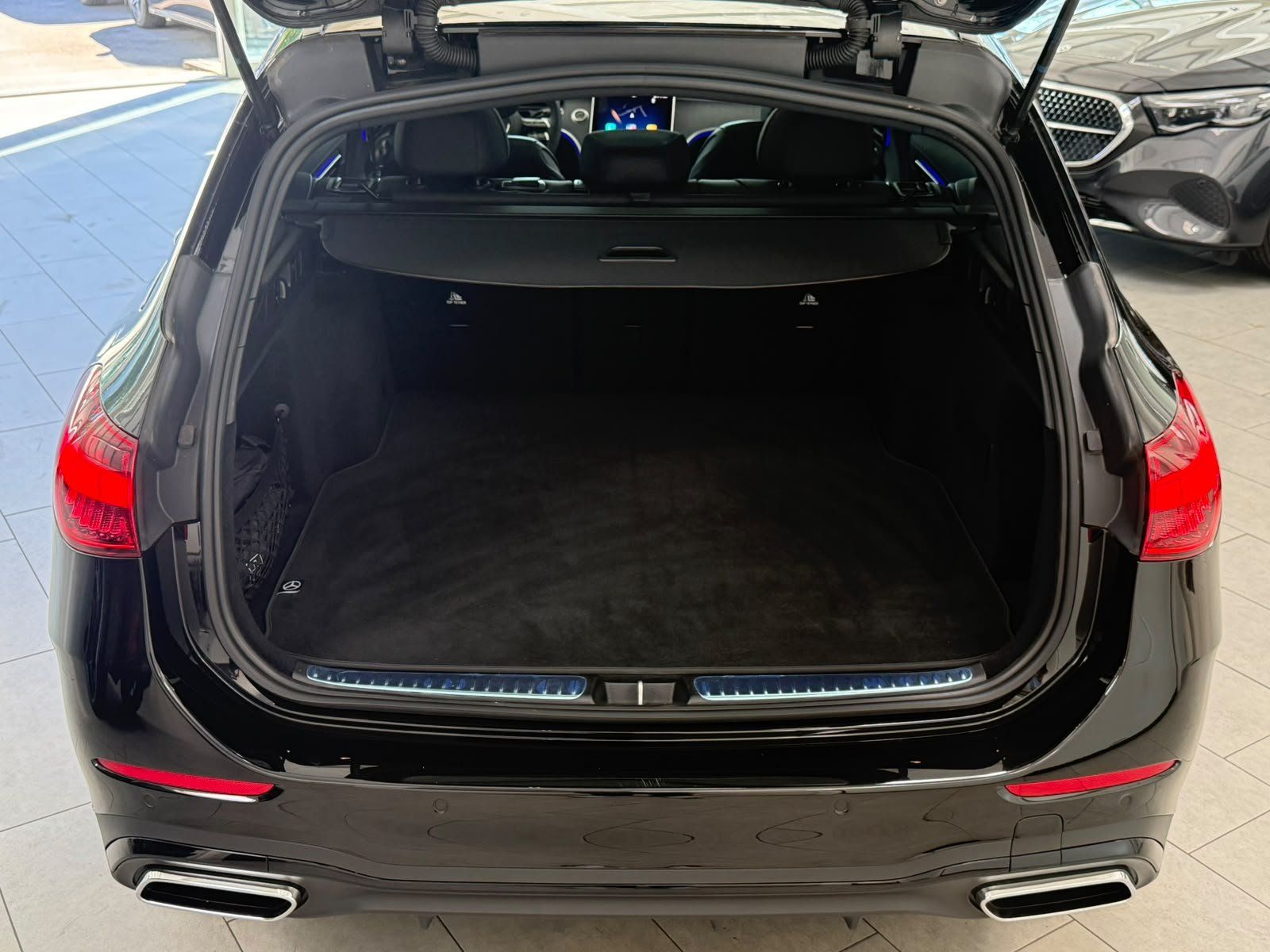 Fahrzeugabbildung Mercedes-Benz C 300 d T AMG+NIGHT+AHK+BURM3D+PANO+19"+STZKLIMA