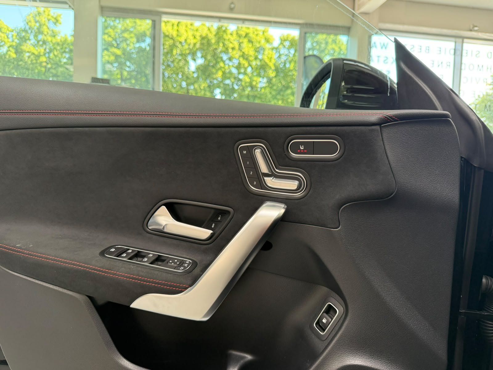 Fahrzeugabbildung Mercedes-Benz CLA 250e SB AMG PREM.PLUS+MBEAM+DISTR+FAP+360°