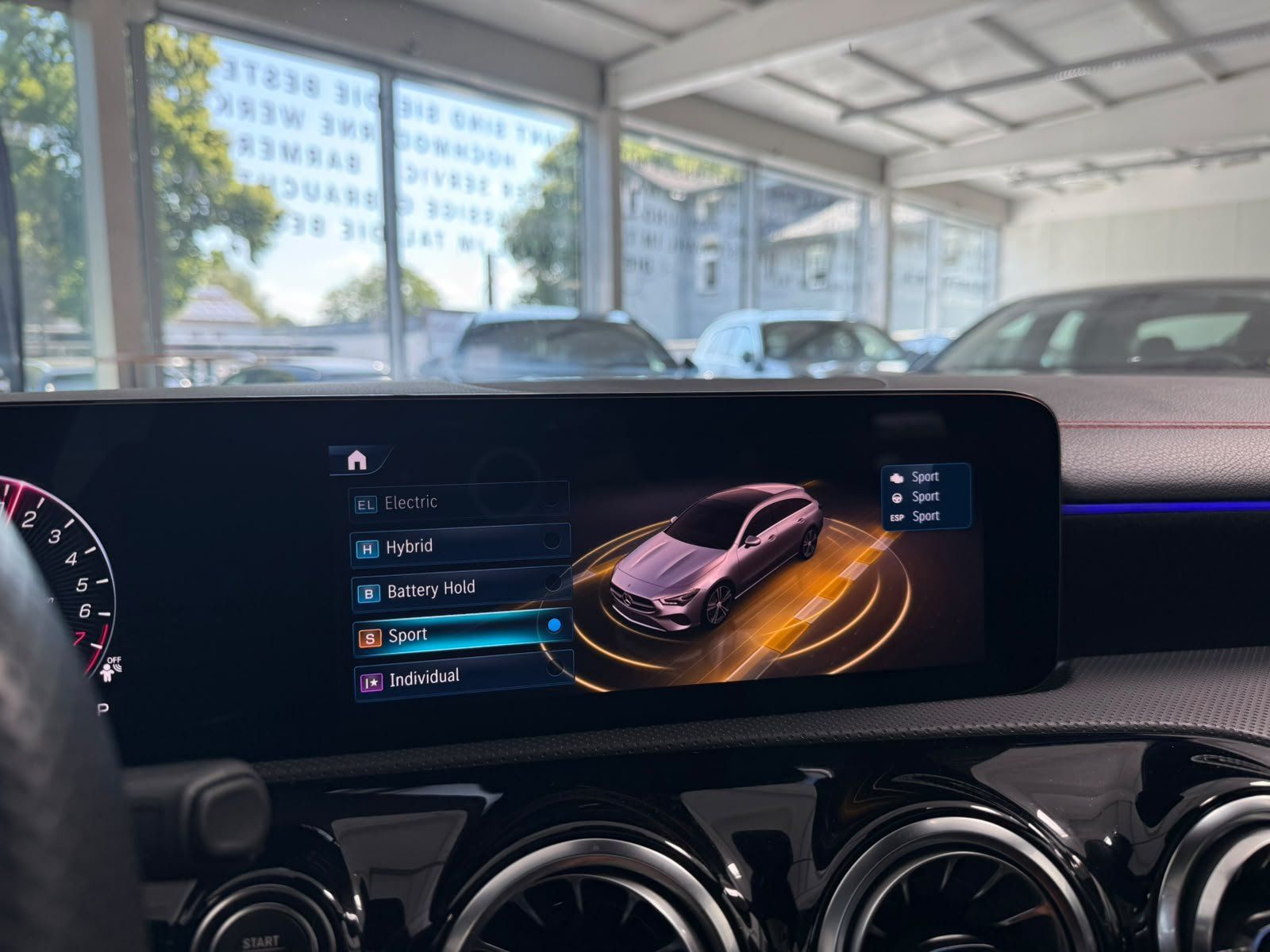 Fahrzeugabbildung Mercedes-Benz CLA 250e SB AMG PREM.PLUS+MBEAM+DISTR+FAP+360°
