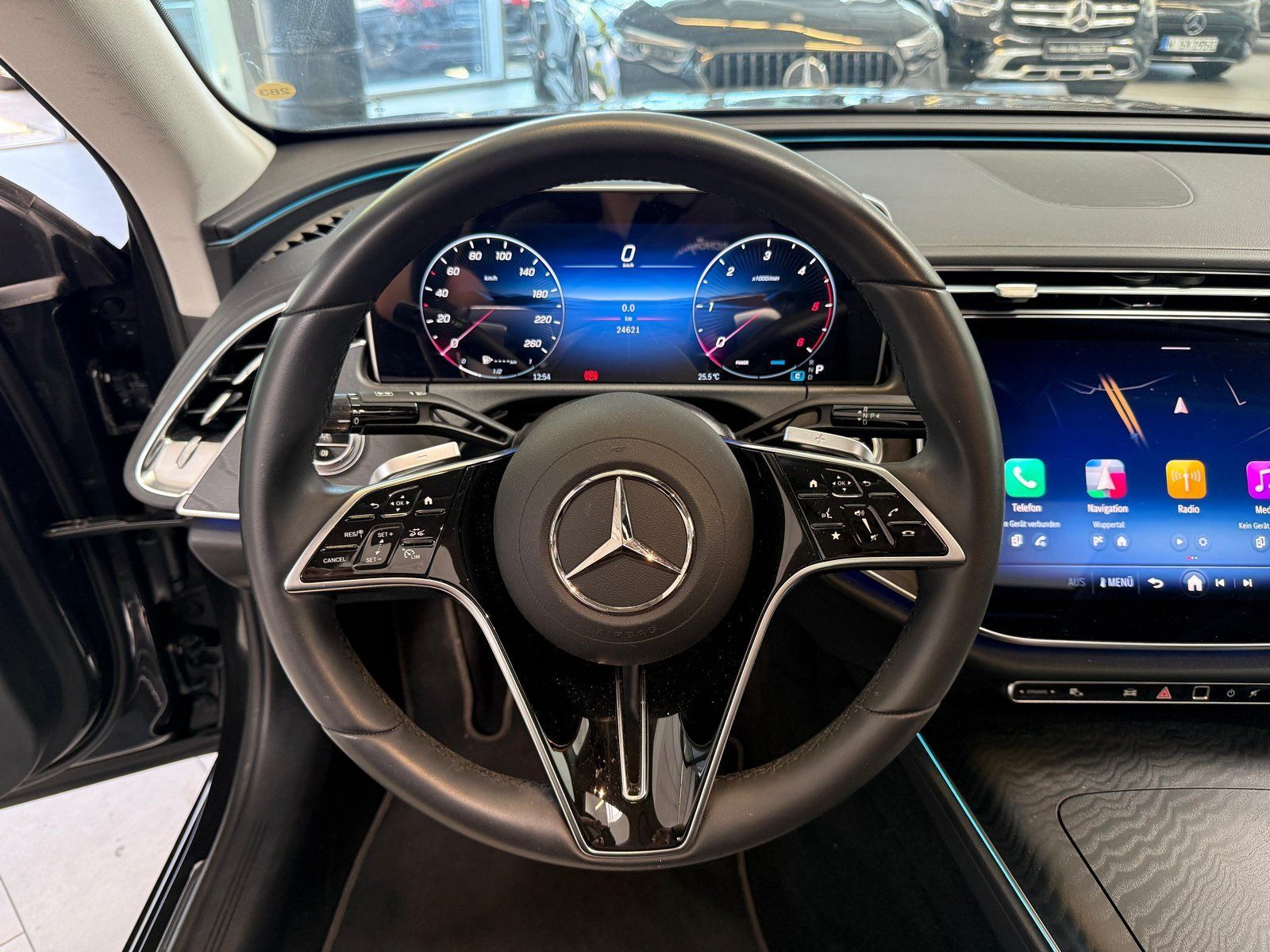 Fahrzeugabbildung Mercedes-Benz E220 d 4M AVANTGARDE ADV. PANO+DISTR+AHK+KEYLESS
