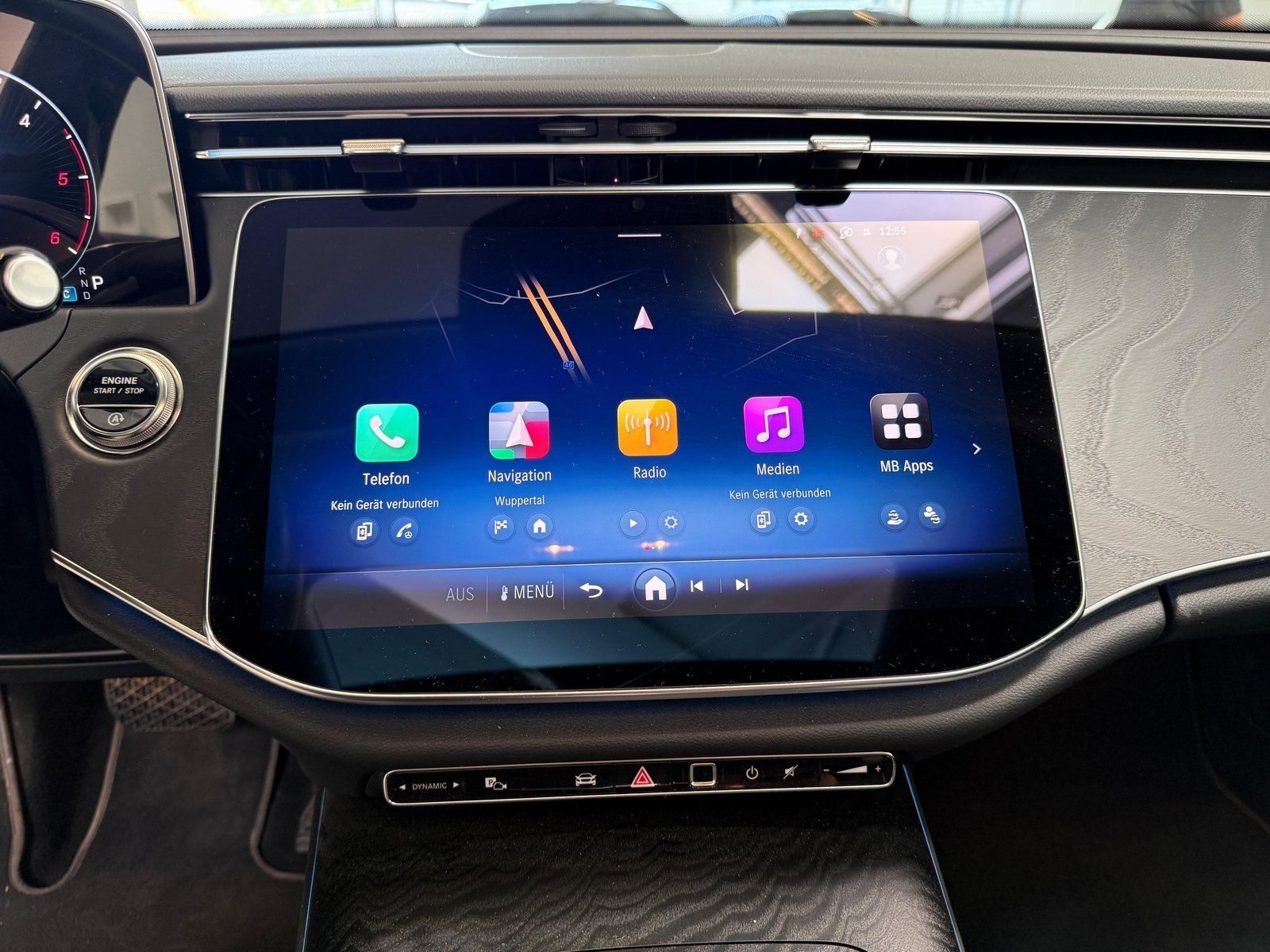 Fahrzeugabbildung Mercedes-Benz E220 d 4M AVANTGARDE ADV. PANO+DISTR+AHK+KEYLESS