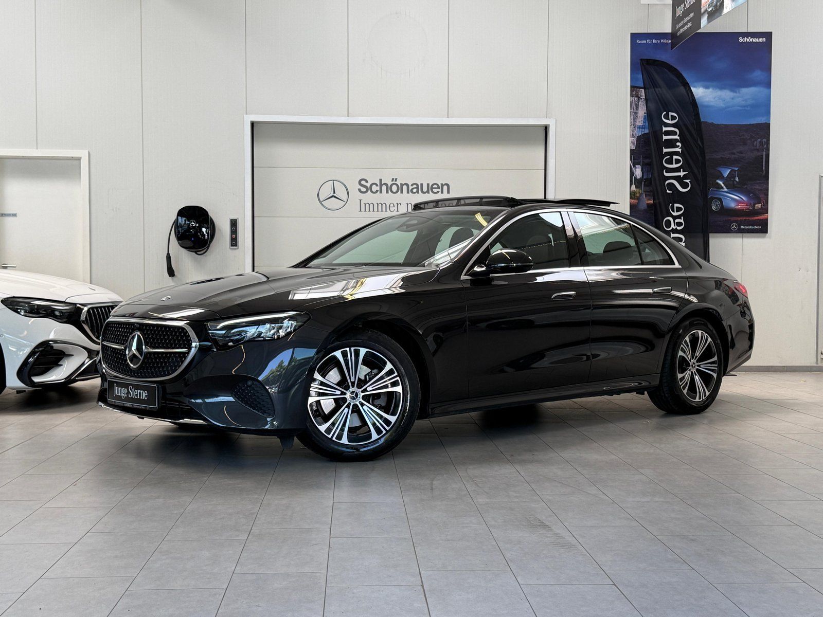 Fahrzeugabbildung Mercedes-Benz E220 d 4M AVANTGARDE ADV. PANO+DISTR+AHK+KEYLESS