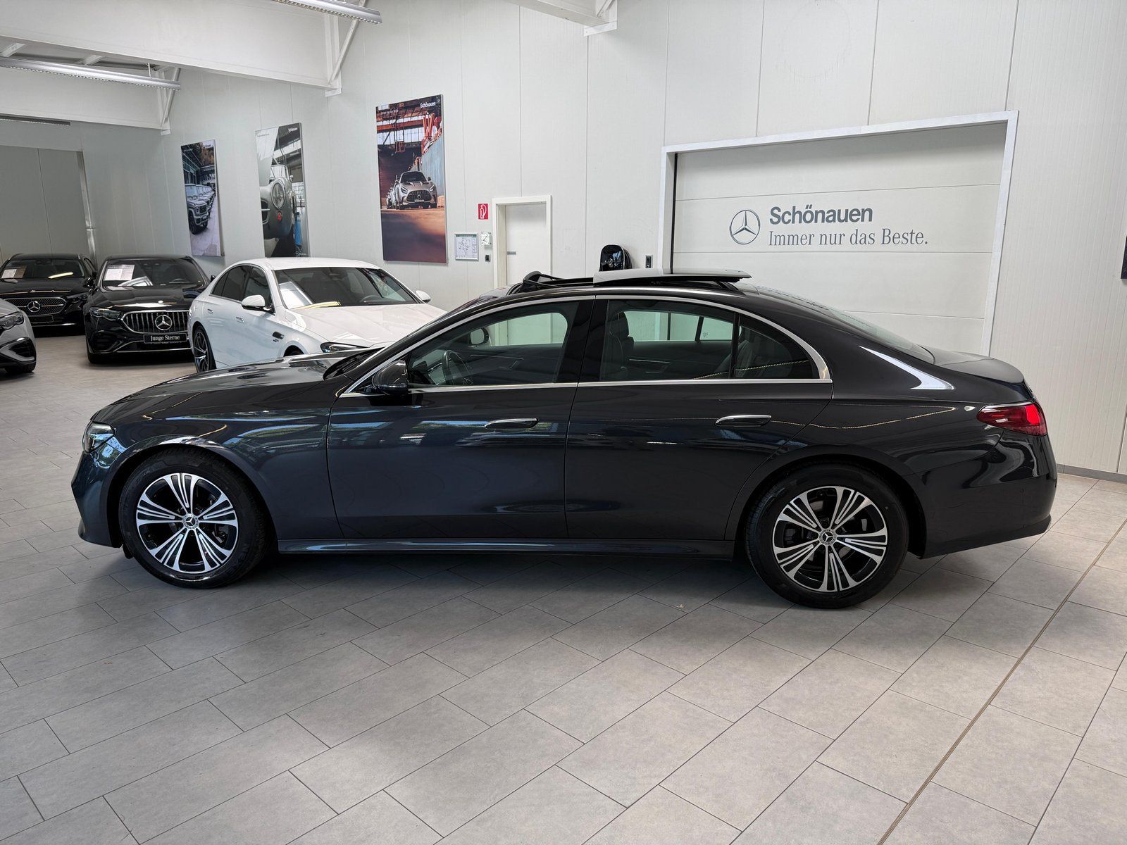 Fahrzeugabbildung Mercedes-Benz E220 d 4M AVANTGARDE ADV. PANO+DISTR+AHK+KEYLESS