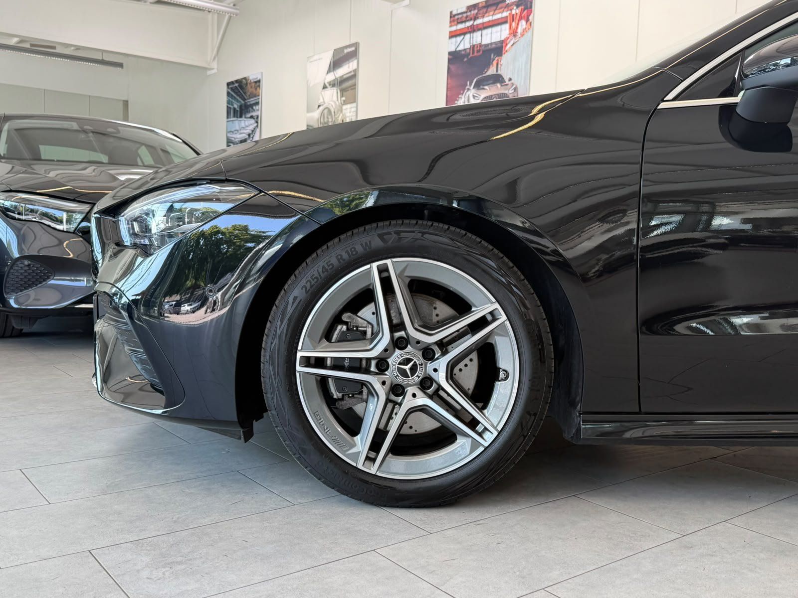Fahrzeugabbildung Mercedes-Benz CLA 200 SB AMG PREM. AHK+BEAM+MEMORY+KEYLESS+DAB