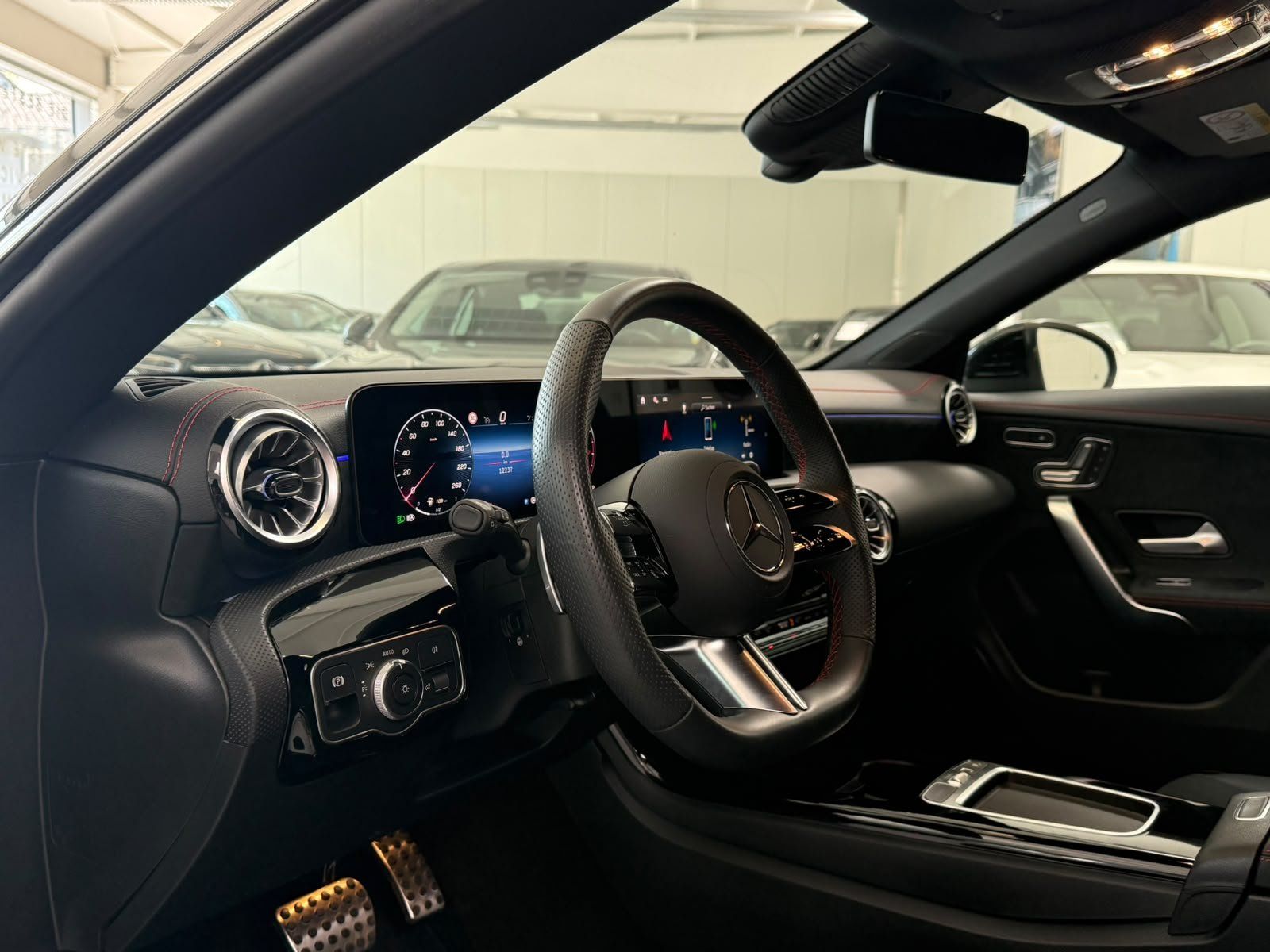 Fahrzeugabbildung Mercedes-Benz CLA 200 SB AMG PREM. AHK+BEAM+MEMORY+KEYLESS+DAB