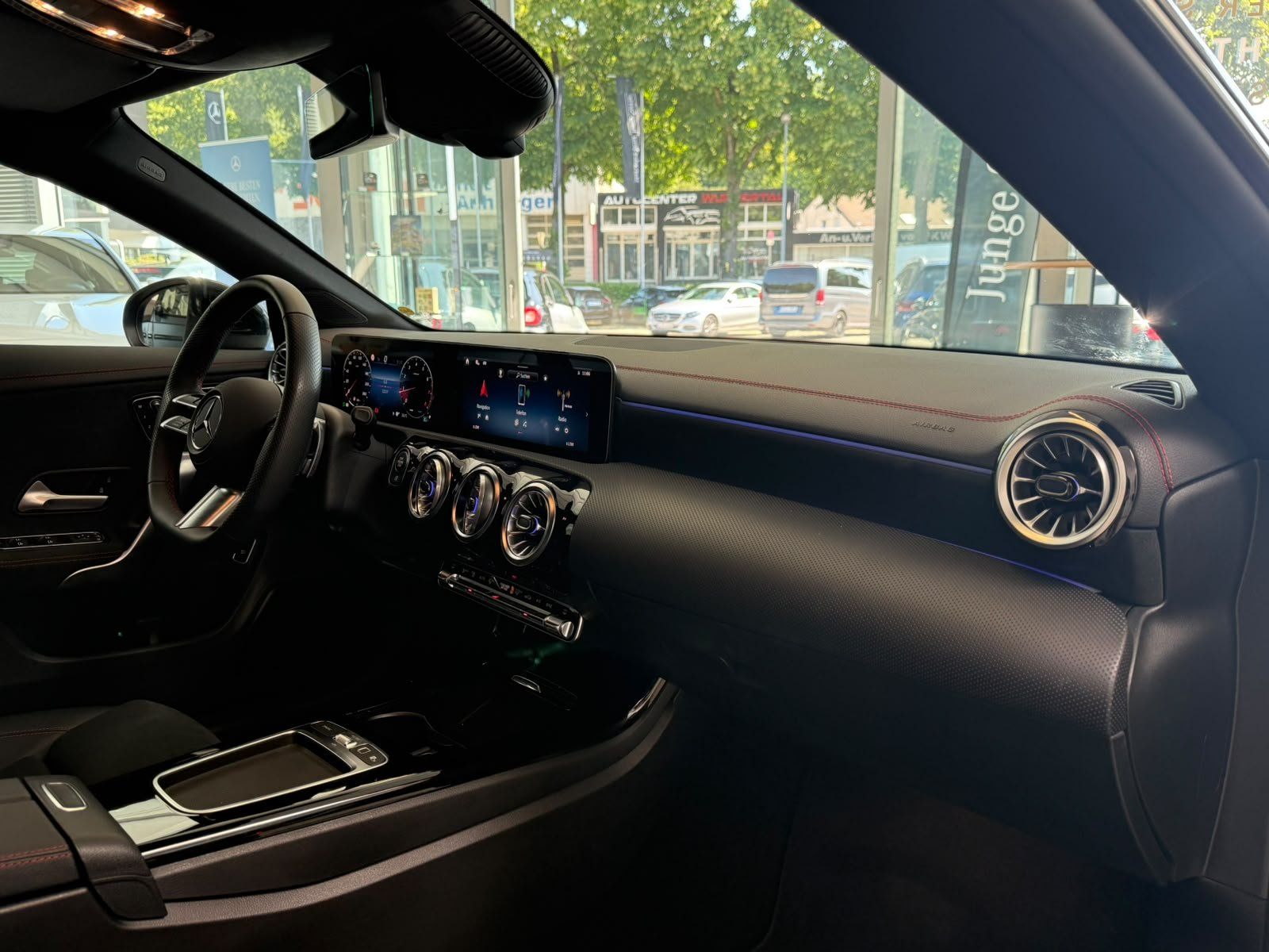 Fahrzeugabbildung Mercedes-Benz CLA 200 SB AMG PREM. AHK+BEAM+MEMORY+KEYLESS+DAB