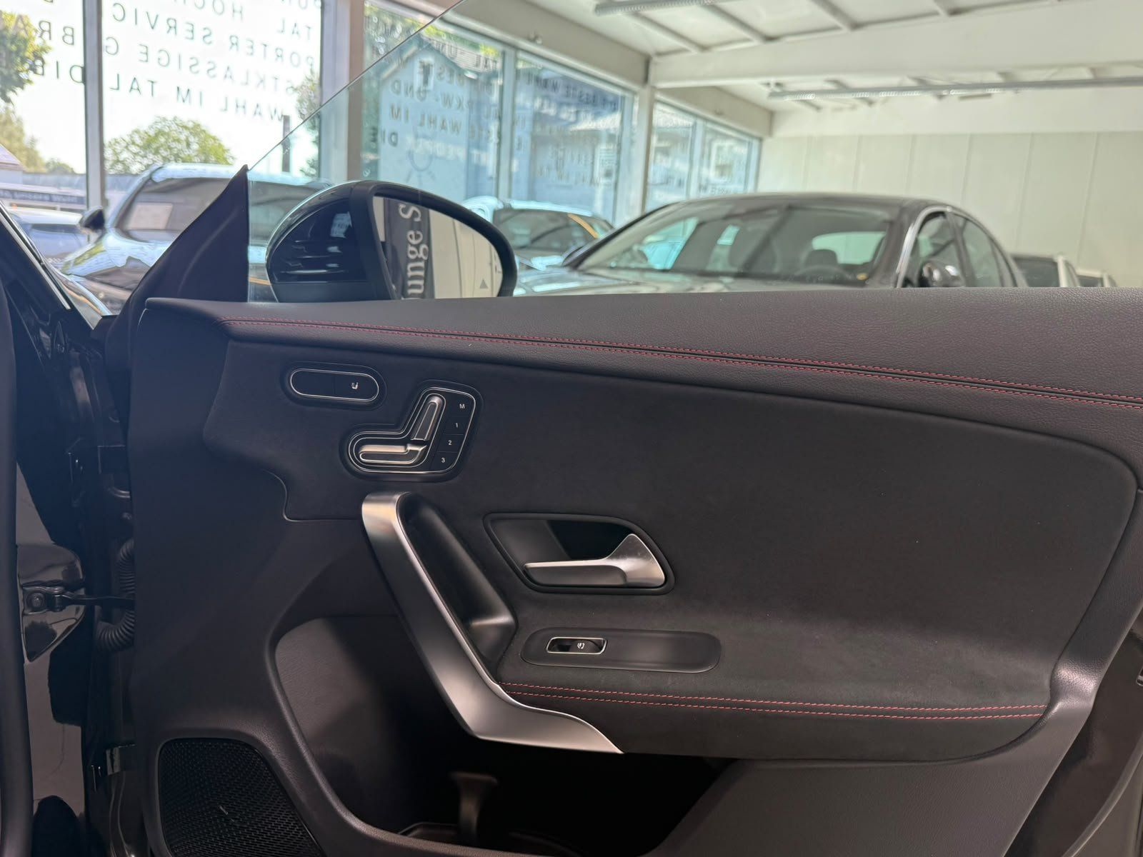 Fahrzeugabbildung Mercedes-Benz CLA 200 SB AMG PREM. AHK+BEAM+MEMORY+KEYLESS+DAB
