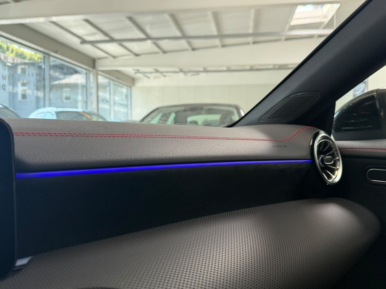 Fahrzeugabbildung Mercedes-Benz CLA 200 SB AMG PREM. AHK+BEAM+MEMORY+KEYLESS+DAB