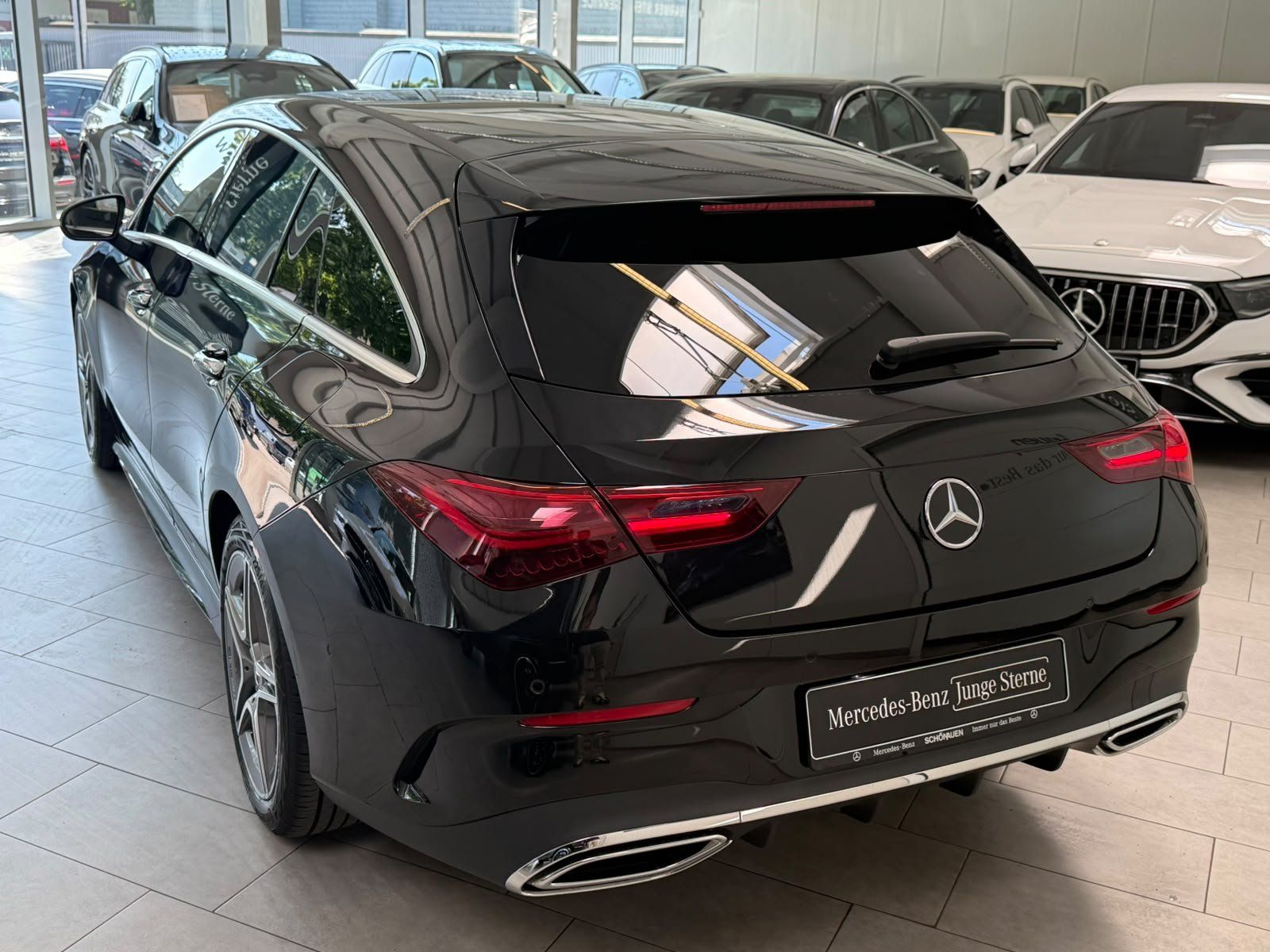 Fahrzeugabbildung Mercedes-Benz CLA 200 SB AMG PREM. AHK+BEAM+MEMORY+KEYLESS+DAB