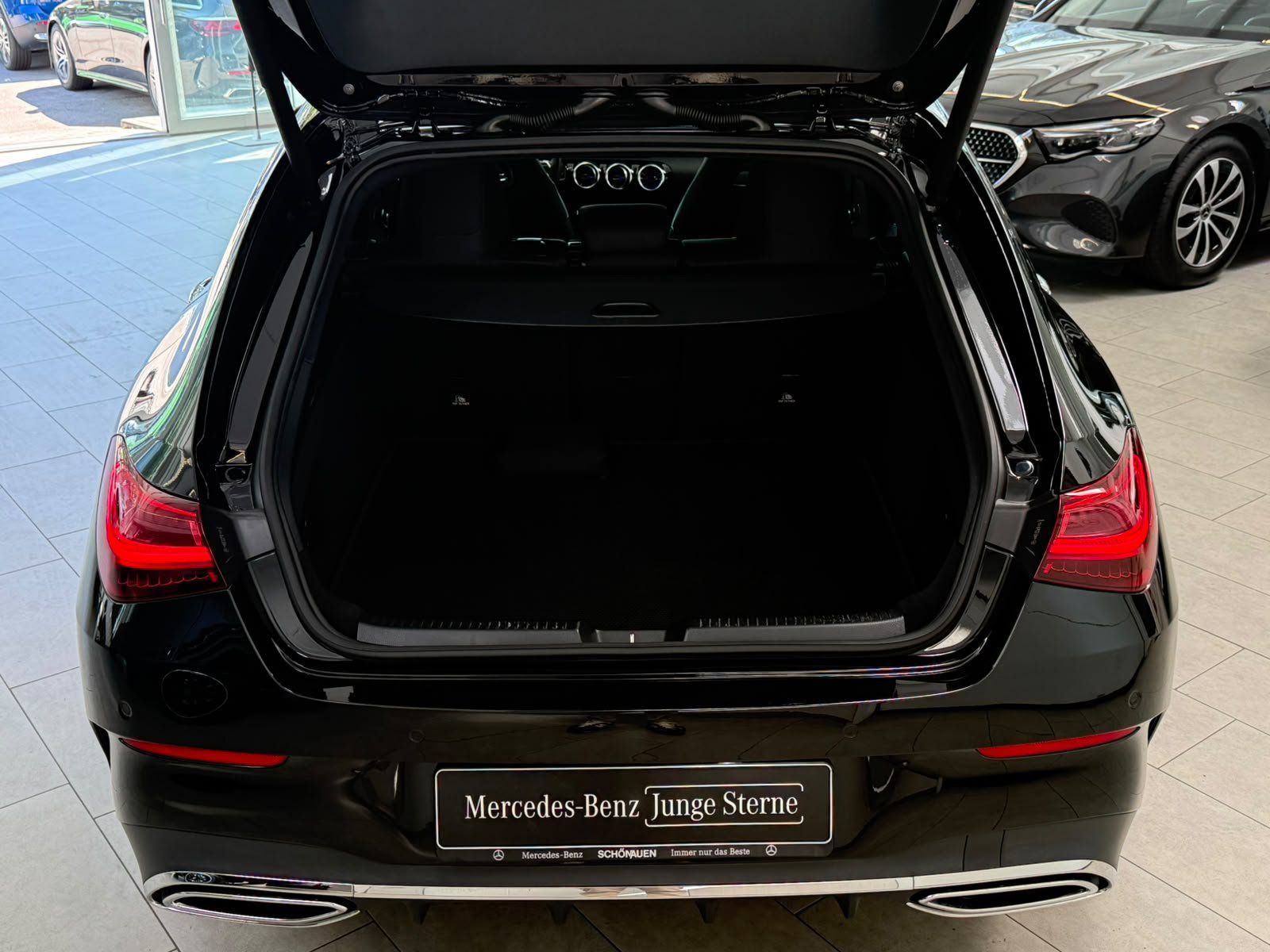 Fahrzeugabbildung Mercedes-Benz CLA 200 SB AMG PREM. AHK+BEAM+MEMORY+KEYLESS+DAB