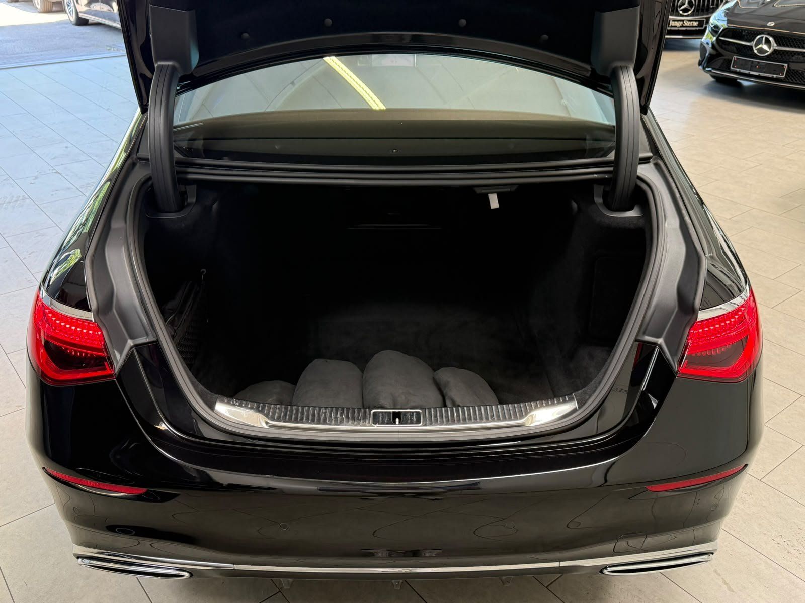Fahrzeugabbildung Mercedes-Benz S 450 d 4M L AMG FOND-ENT.+DRIVEPILOT+HAL+TV+HUD