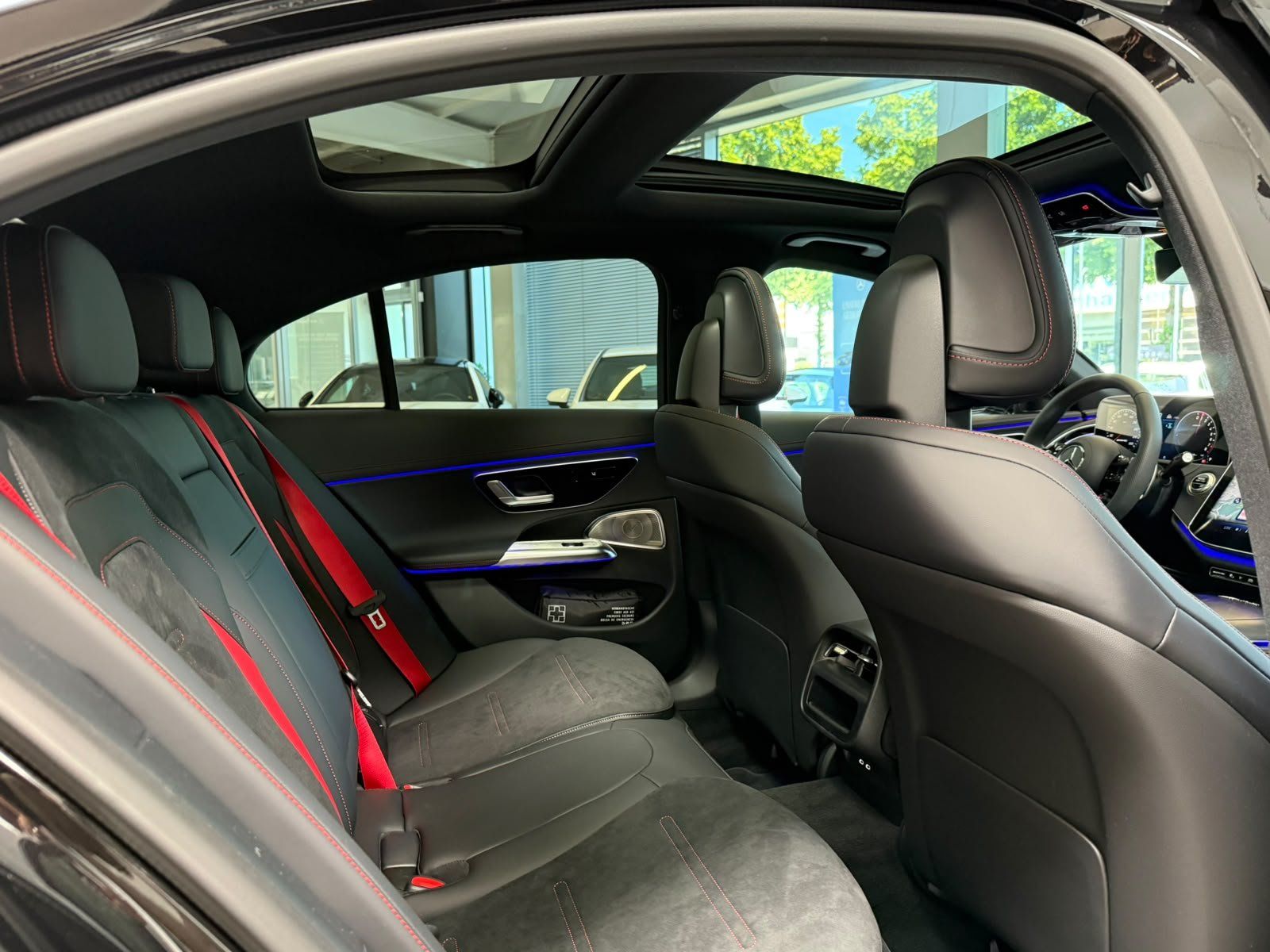 Fahrzeugabbildung Mercedes-Benz E53 HYBRID 4M+DYN.PLUS+!89 KM!+BURM4D+EDW+FAP