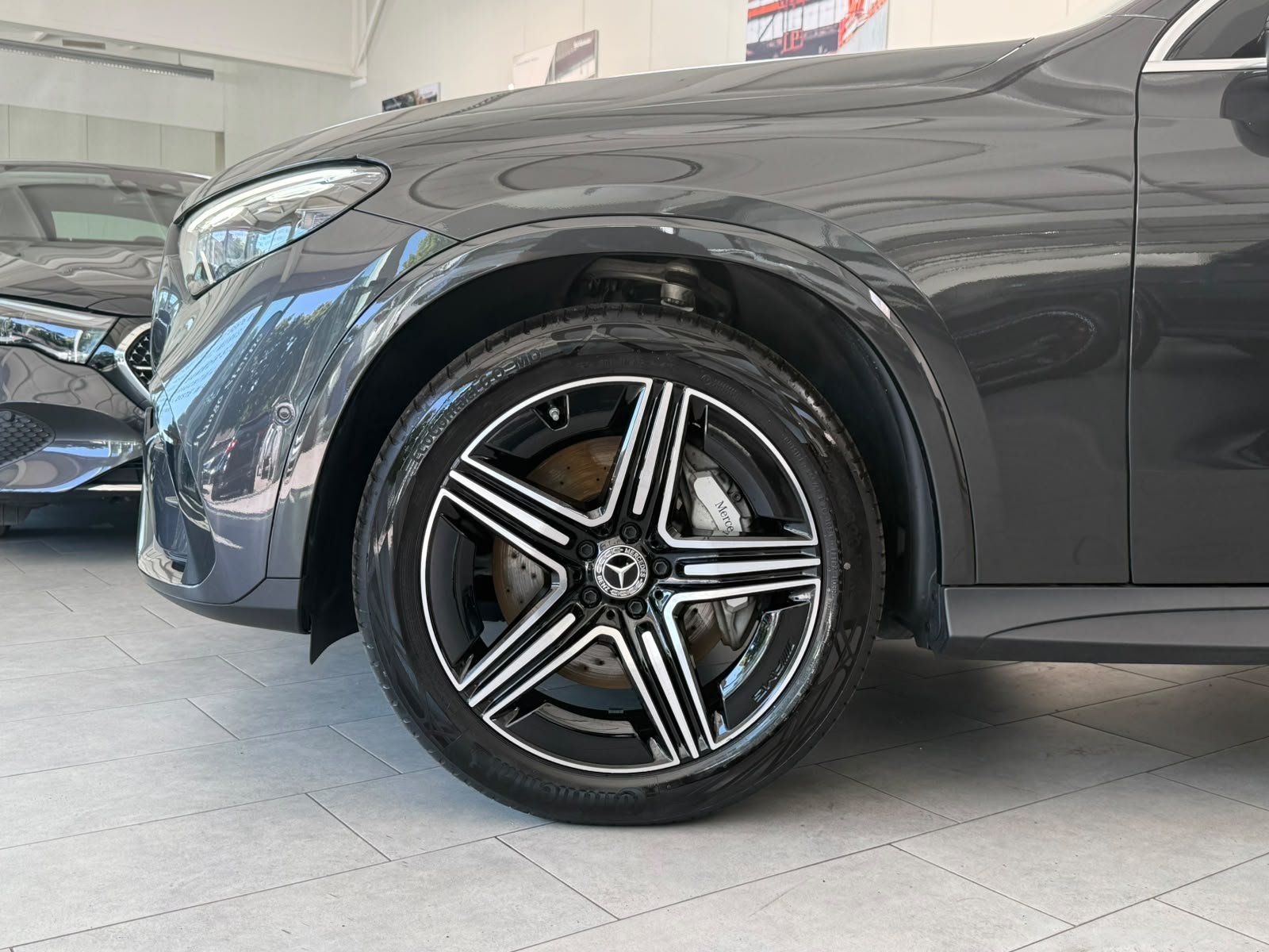 Fahrzeugabbildung Mercedes-Benz GLC 220 d 4M AMG+AHK+DLIGHT+20"+PANO+SOUND+WINTE