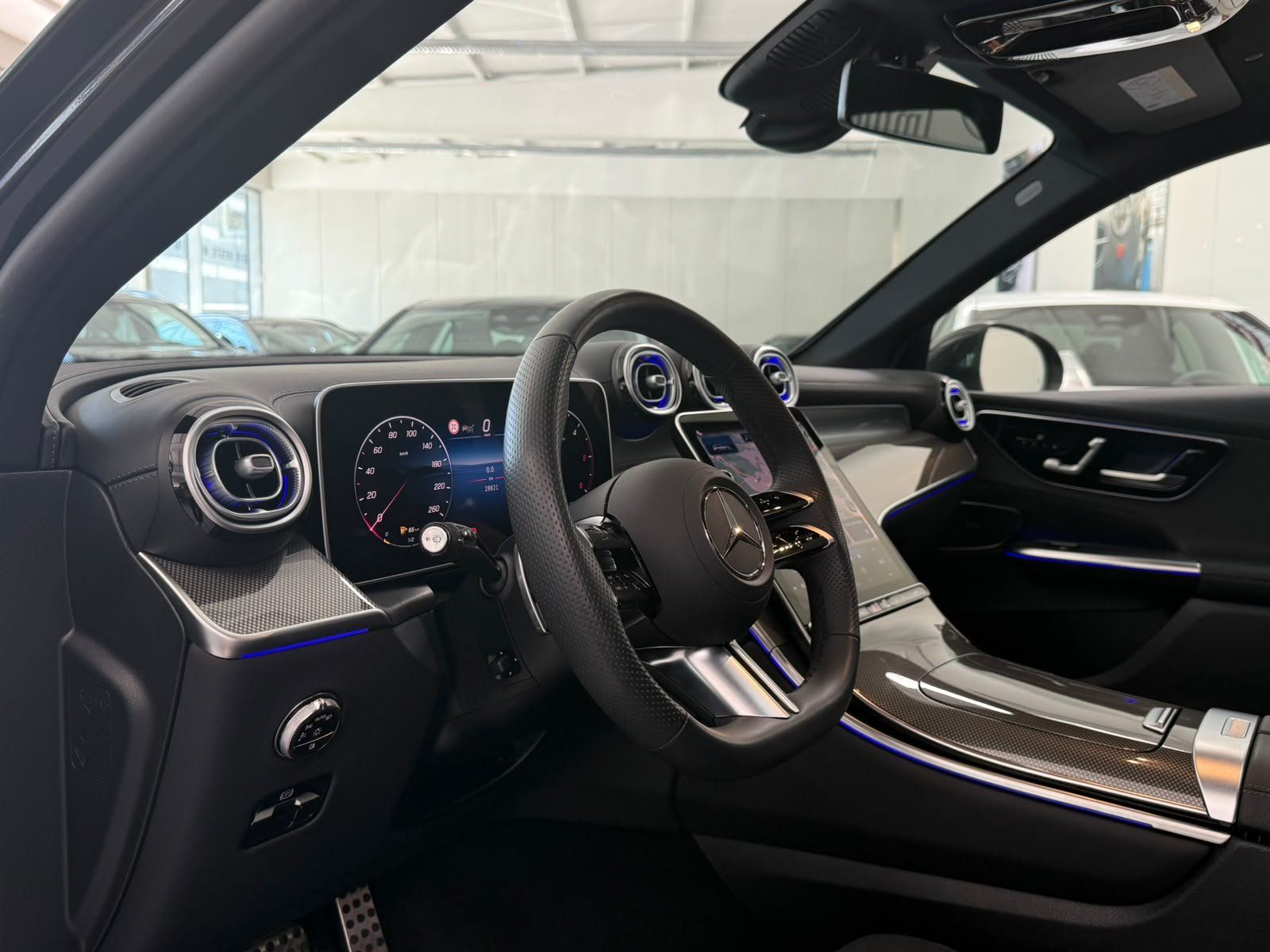 Fahrzeugabbildung Mercedes-Benz GLC 220 d 4M AMG+AHK+DLIGHT+20"+PANO+SOUND+WINTE