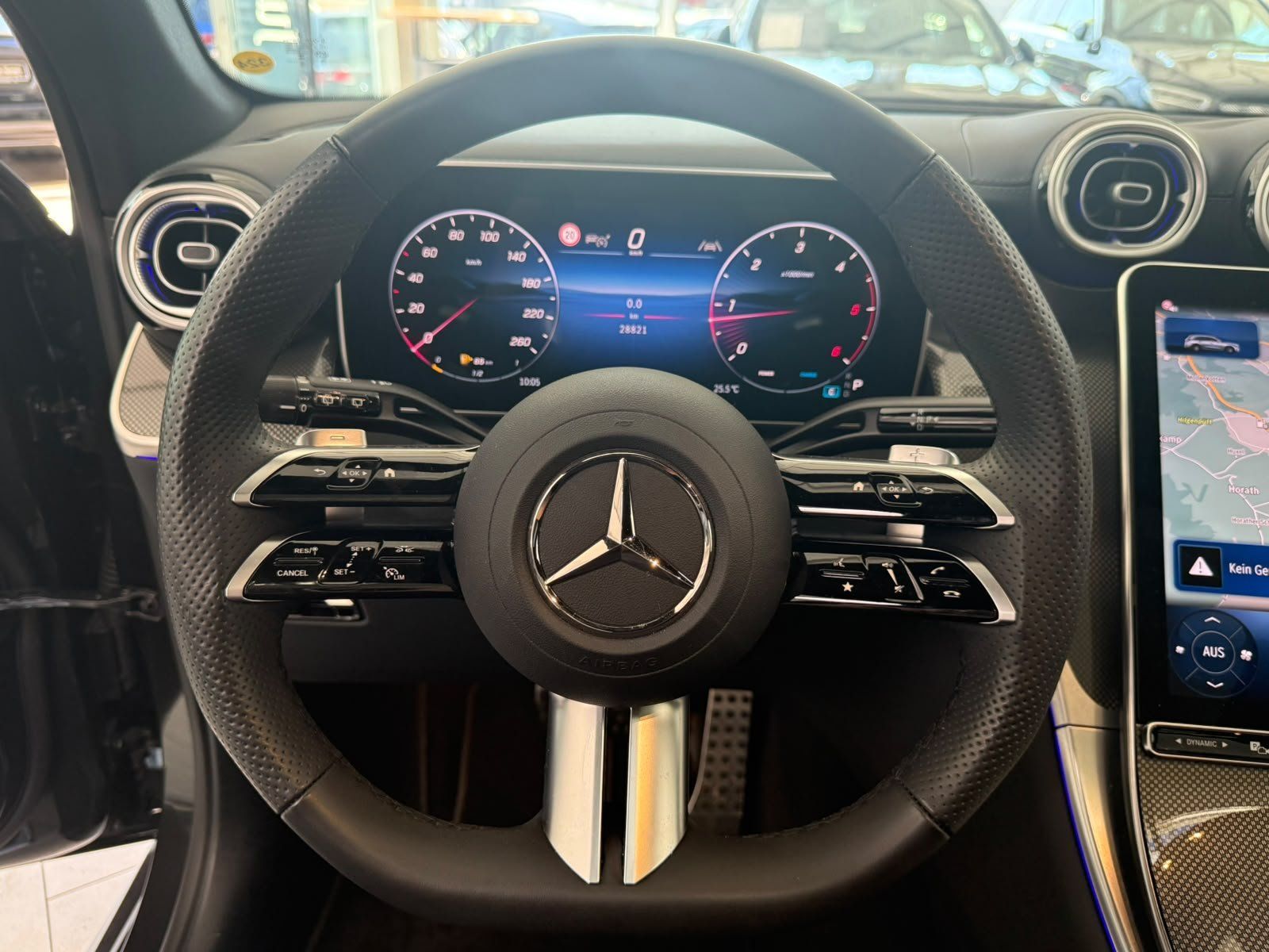 Fahrzeugabbildung Mercedes-Benz GLC 220 d 4M AMG+AHK+DLIGHT+20"+PANO+SOUND+WINTE