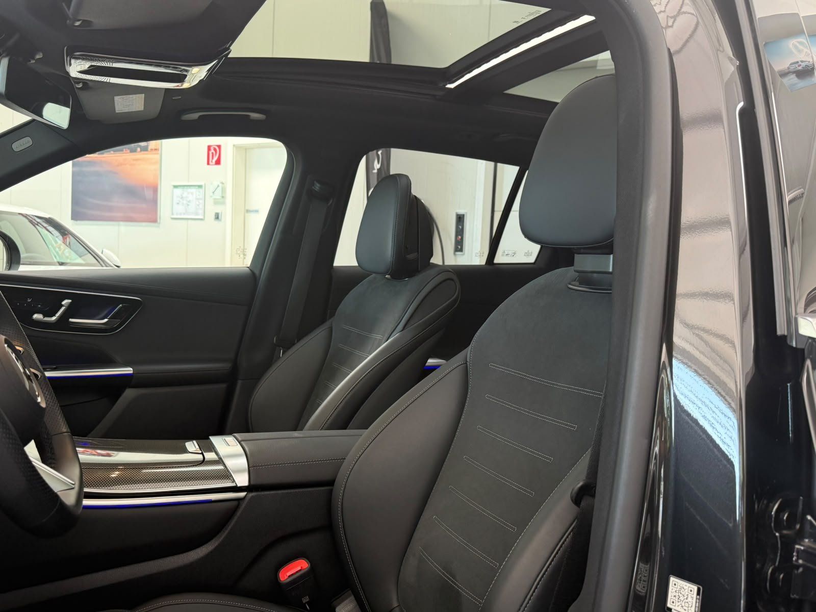 Fahrzeugabbildung Mercedes-Benz GLC 220 d 4M AMG+AHK+DLIGHT+20"+PANO+SOUND+WINTE
