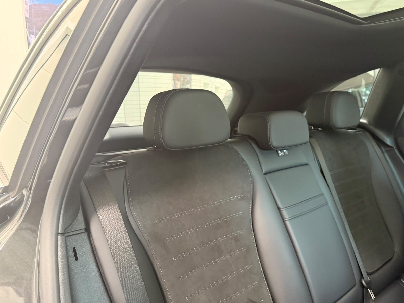 Fahrzeugabbildung Mercedes-Benz GLC 220 d 4M AMG+AHK+DLIGHT+20"+PANO+SOUND+WINTE