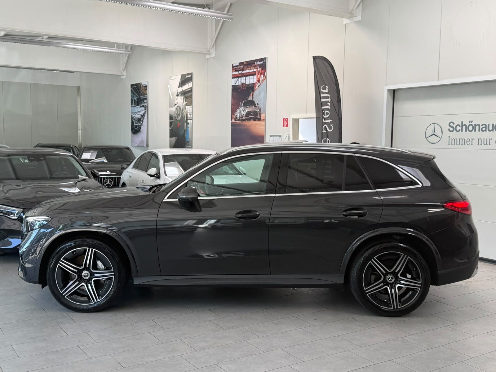 Fahrzeugabbildung Mercedes-Benz GLC 220 d 4M AMG+AHK+DLIGHT+20"+PANO+SOUND+WINTE