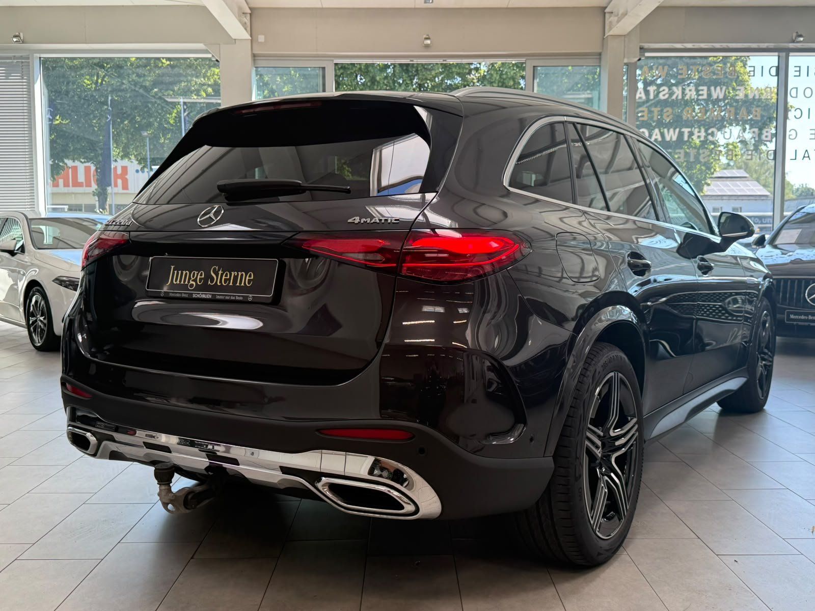 Fahrzeugabbildung Mercedes-Benz GLC 220 d 4M AMG+AHK+DLIGHT+20"+PANO+SOUND+WINTE