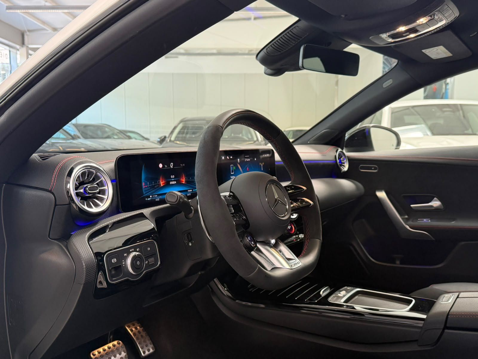 Fahrzeugabbildung Mercedes-Benz Mercedes-AMG CLA 35 4M Coupé PANO+360+NIGHT2+19"