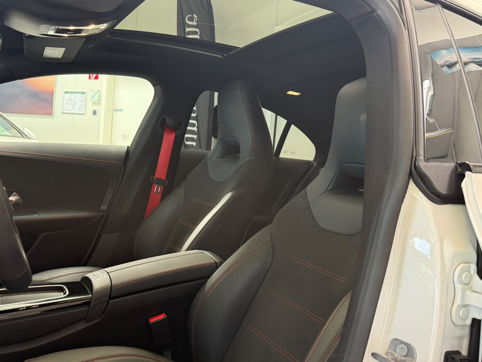Fahrzeugabbildung Mercedes-Benz Mercedes-AMG CLA 35 4M Coupé PANO+360+NIGHT2+19"