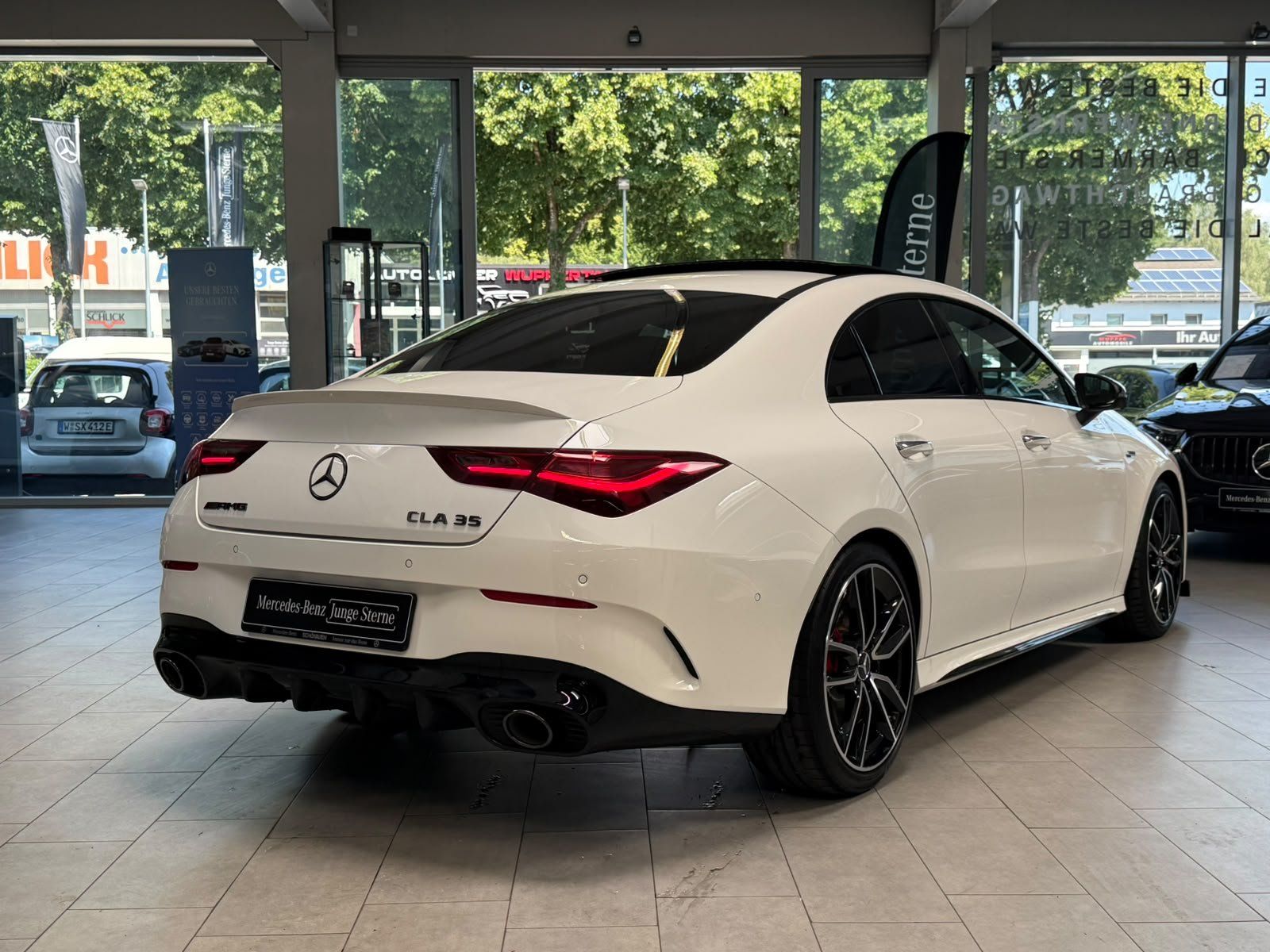 Fahrzeugabbildung Mercedes-Benz Mercedes-AMG CLA 35 4M Coupé PANO+360+NIGHT2+19"
